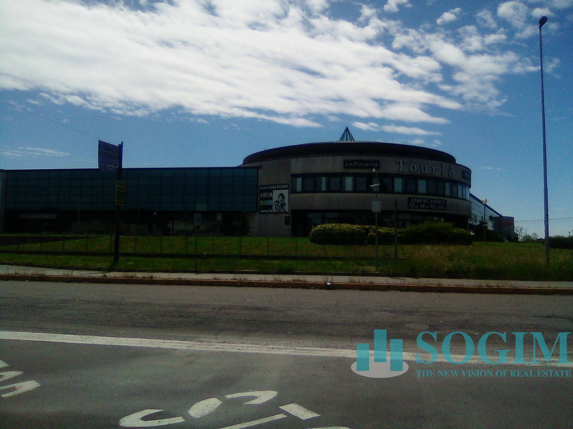 Immobile commerciale in affitto a Cusago