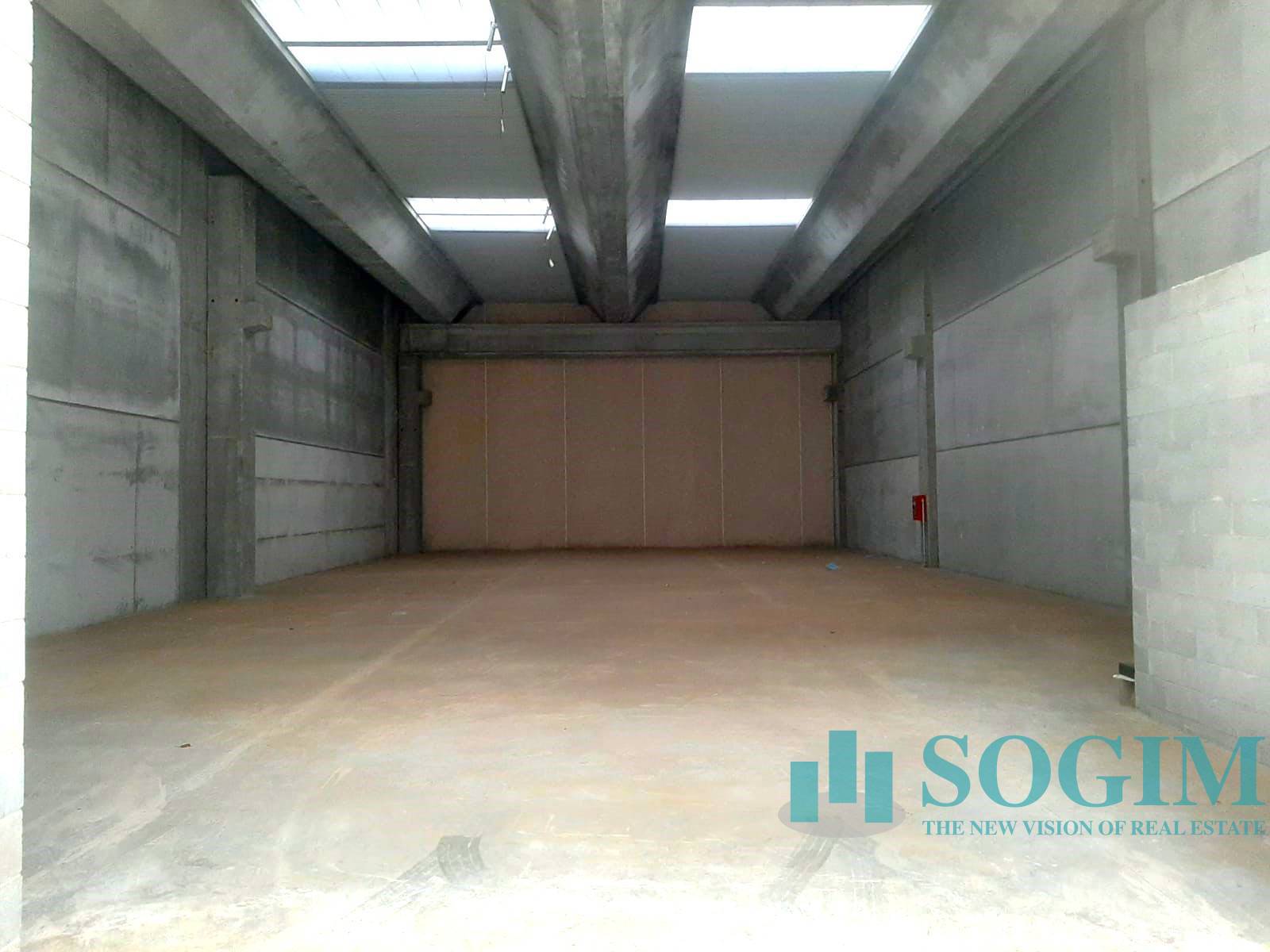 Capannone in vendita a Origgio