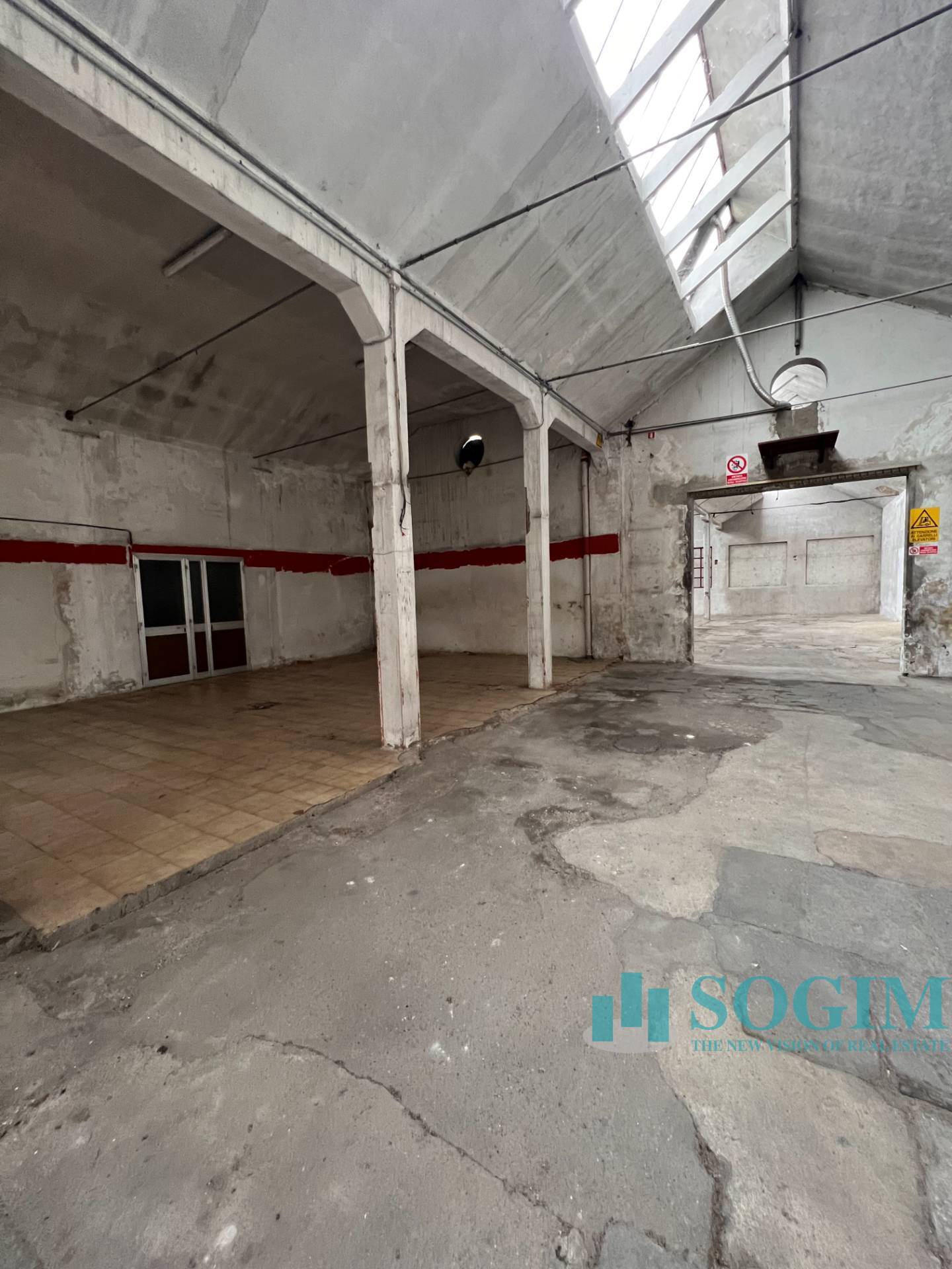 Capannone + Palazzina Uffici in vendita a Inveruno