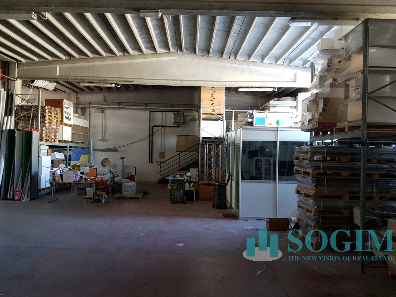 Capannone + Palazzina Uffici in vendita a Opera