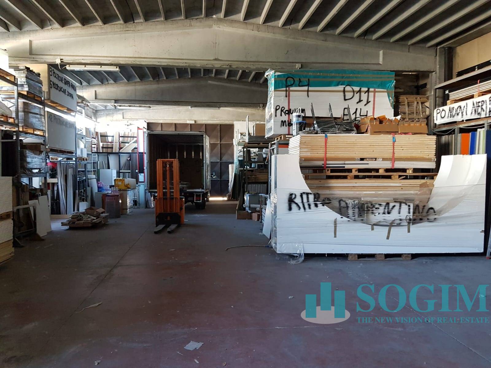 Capannone + Palazzina Uffici in vendita a Opera