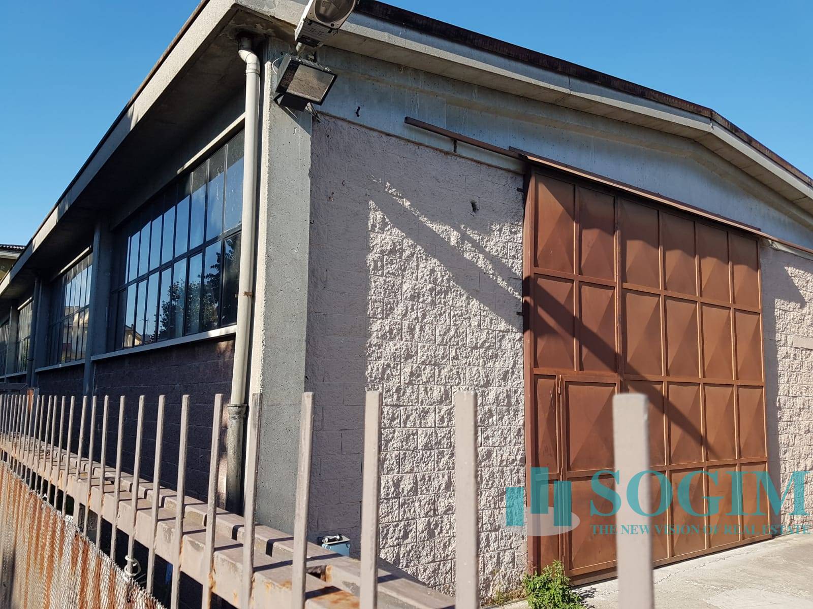 Capannone + Palazzina Uffici in vendita a Opera