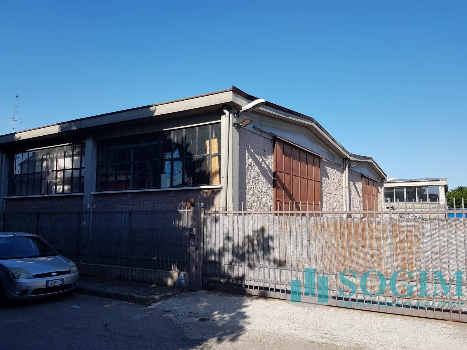 Capannone + Palazzina Uffici in vendita a Opera