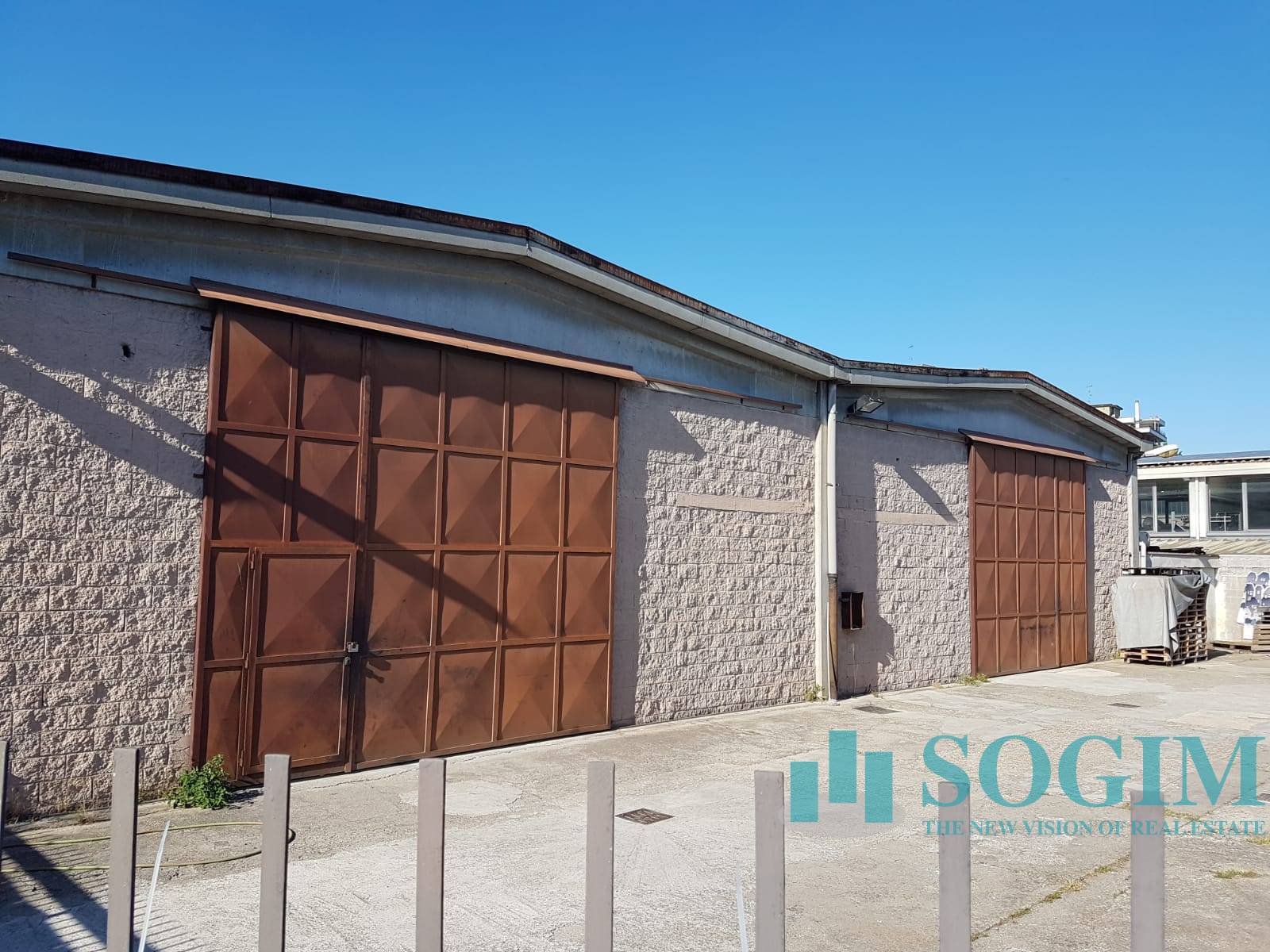 Capannone + Palazzina Uffici in vendita a Opera