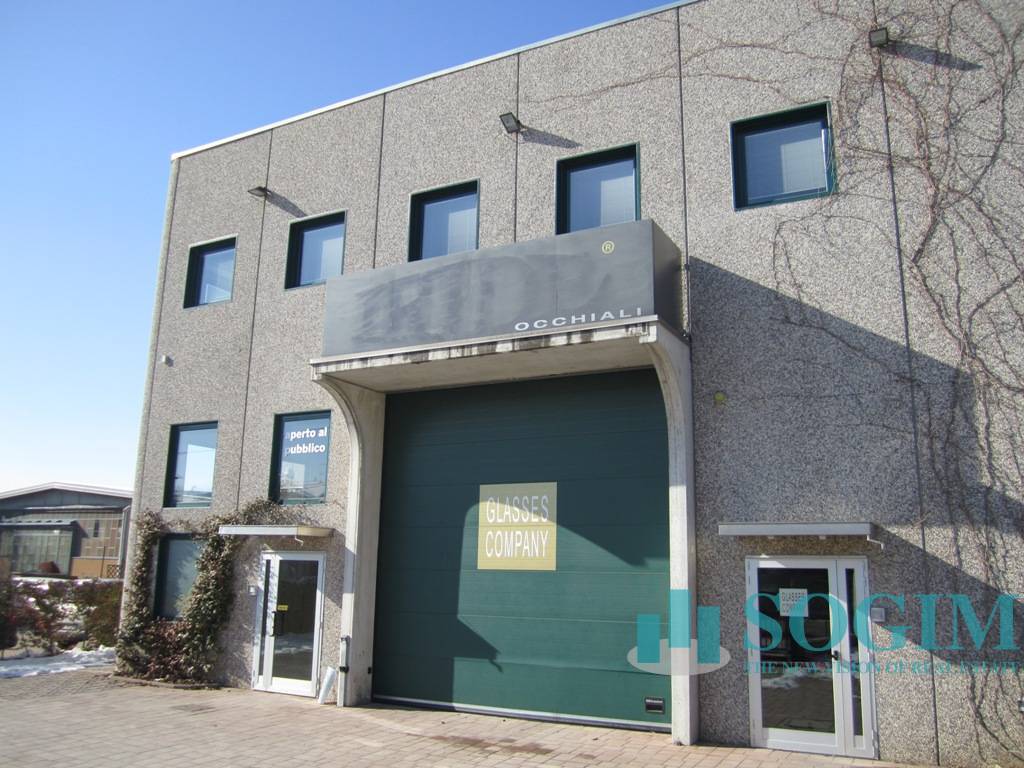 Capannone in vendita a Gavirate