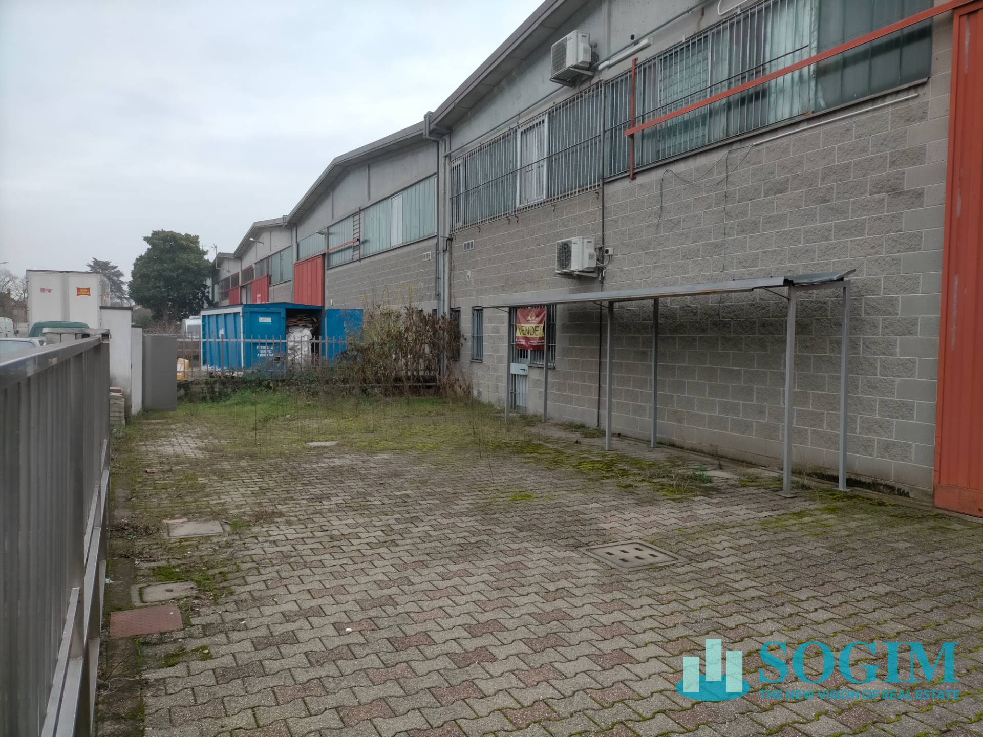 Capannone in vendita a Locate di Triulzi