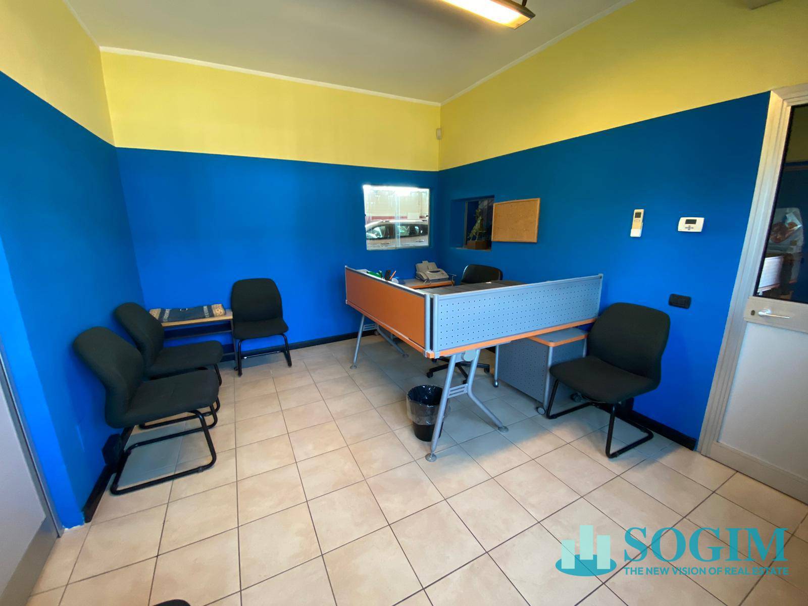 Capannone in vendita a Locate di Triulzi