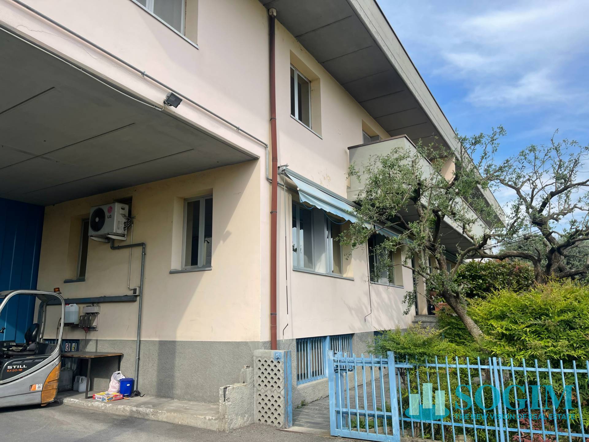 Capannone + Palazzina Uffici in vendita a Ronco Briantino