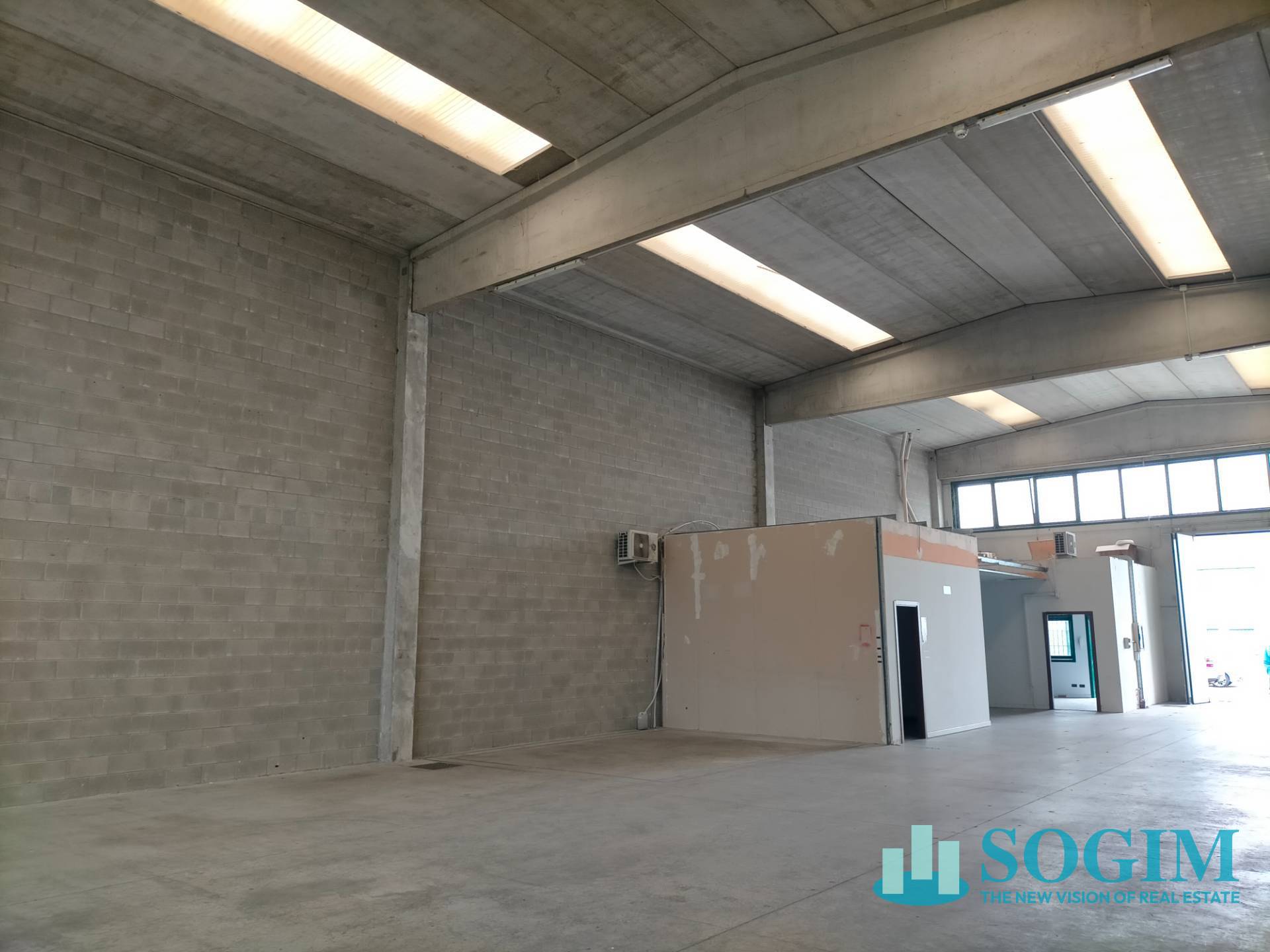 Capannone in affitto a Sordio