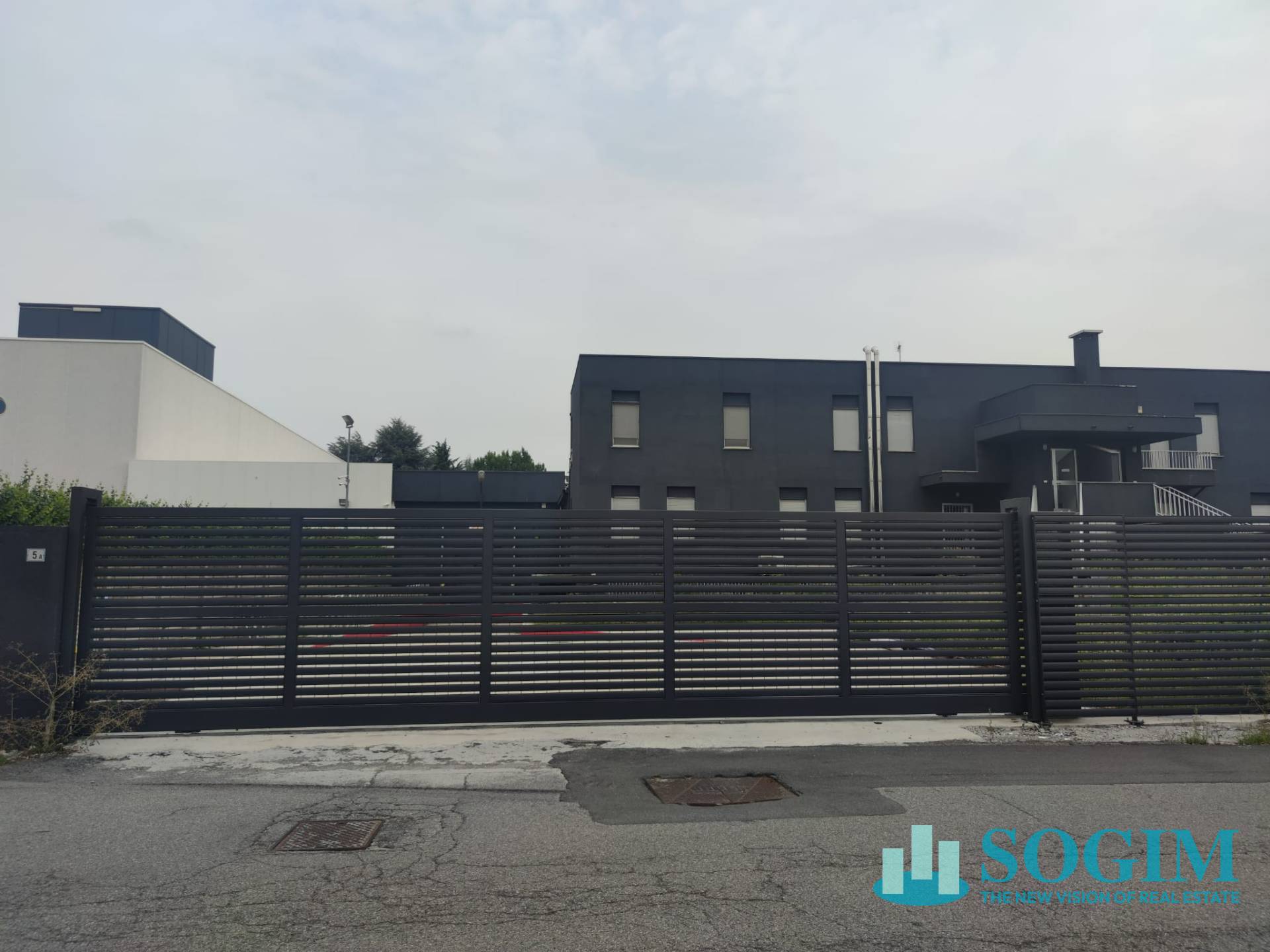 Capannone + Palazzina Uffici in affitto a Burago di Molgora