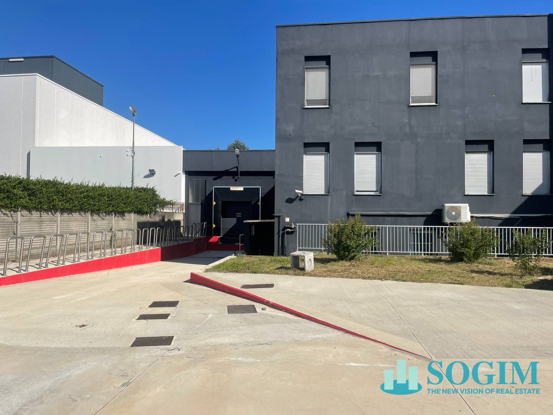 Capannone + Palazzina Uffici in affitto a Burago di Molgora