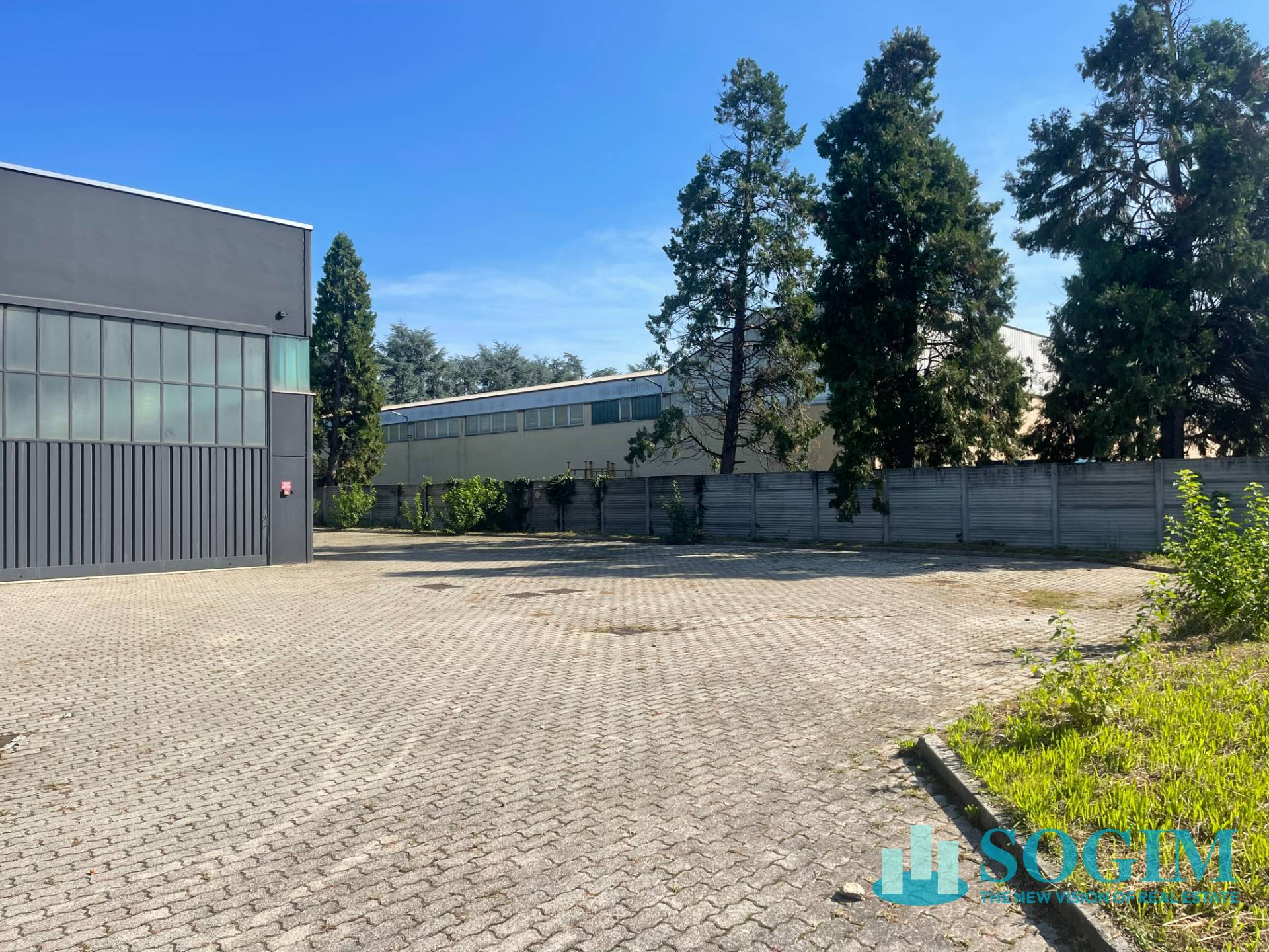 Capannone + Palazzina Uffici in affitto a Burago di Molgora