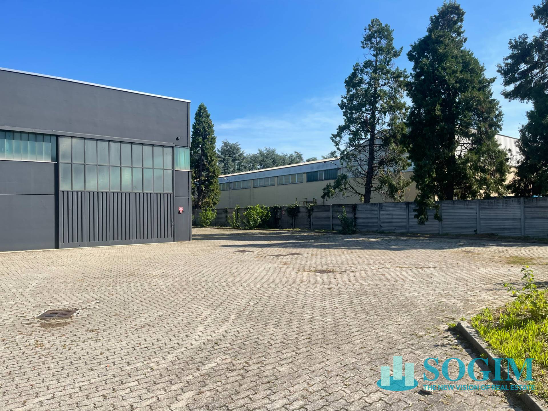 Capannone + Palazzina Uffici in affitto a Burago di Molgora