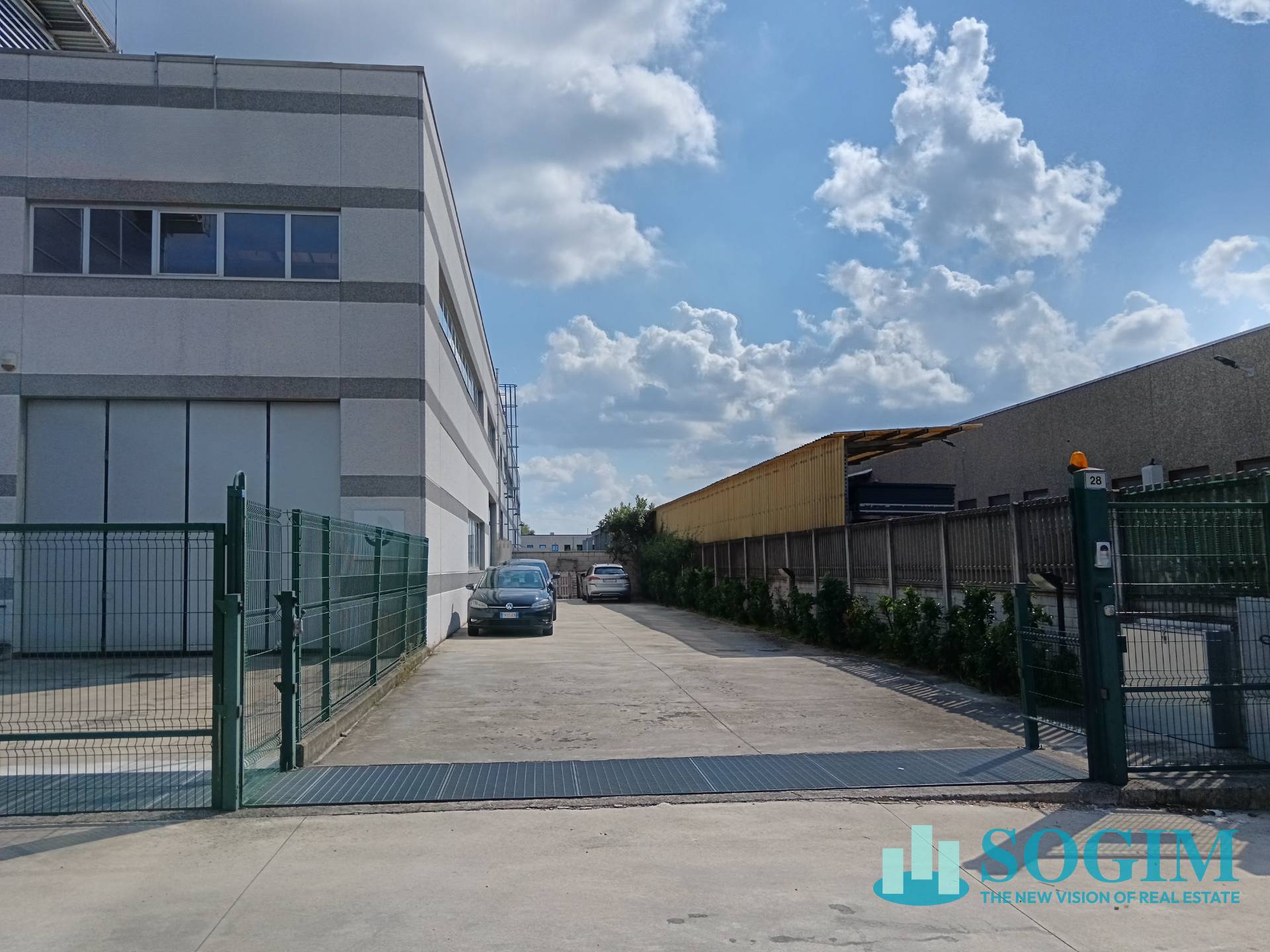 Capannone in vendita a Desio