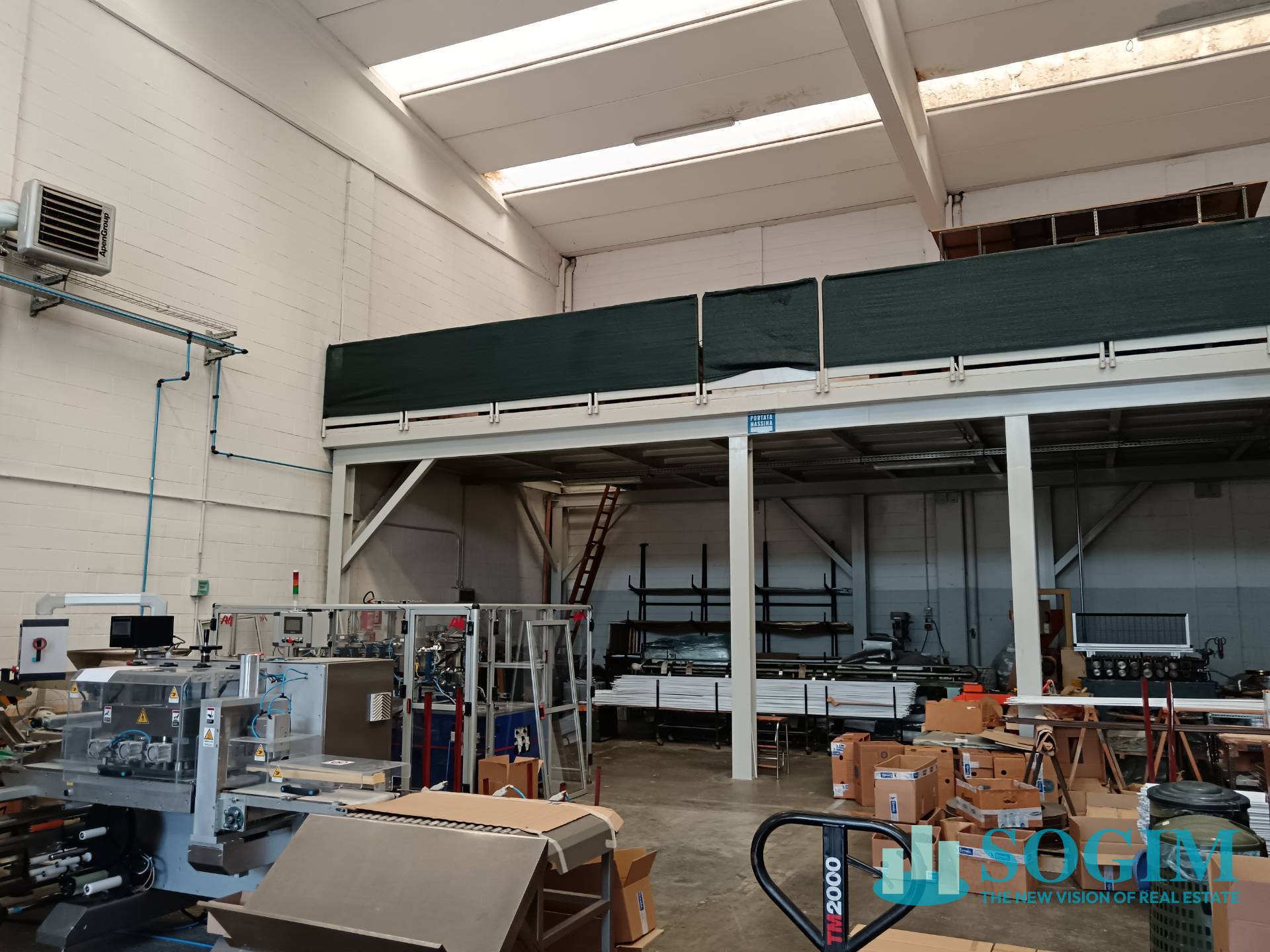 Capannone in vendita a Desio