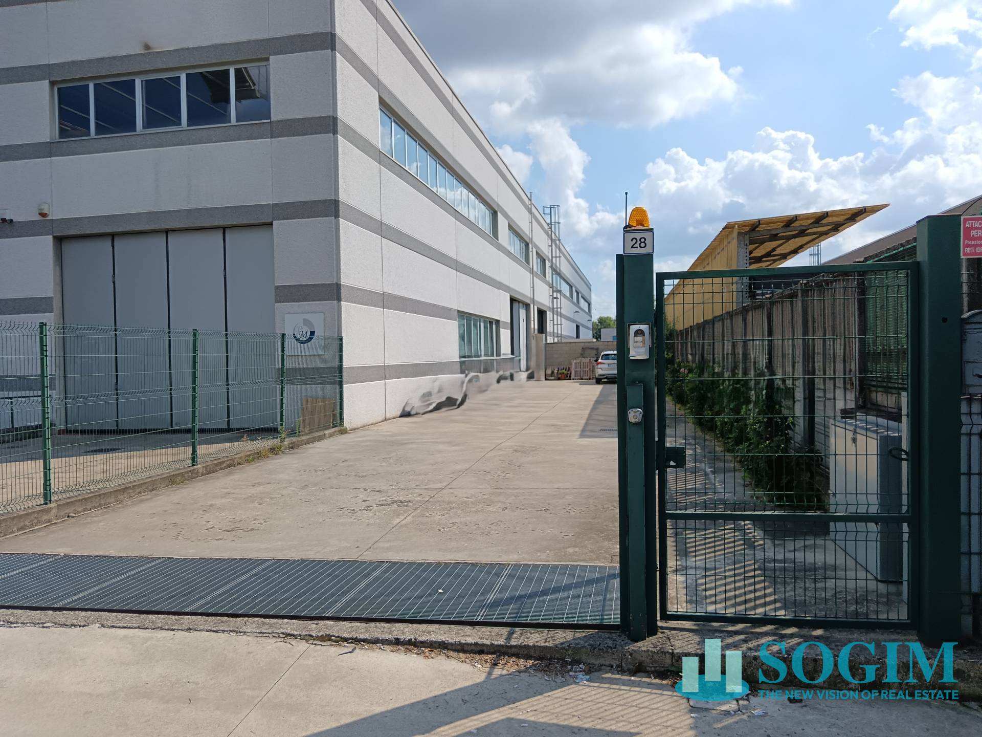 Capannone in vendita a Desio