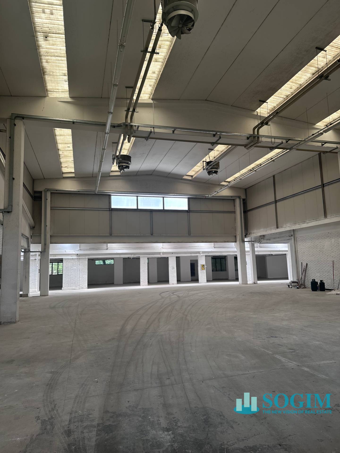 Capannone in vendita a Seveso