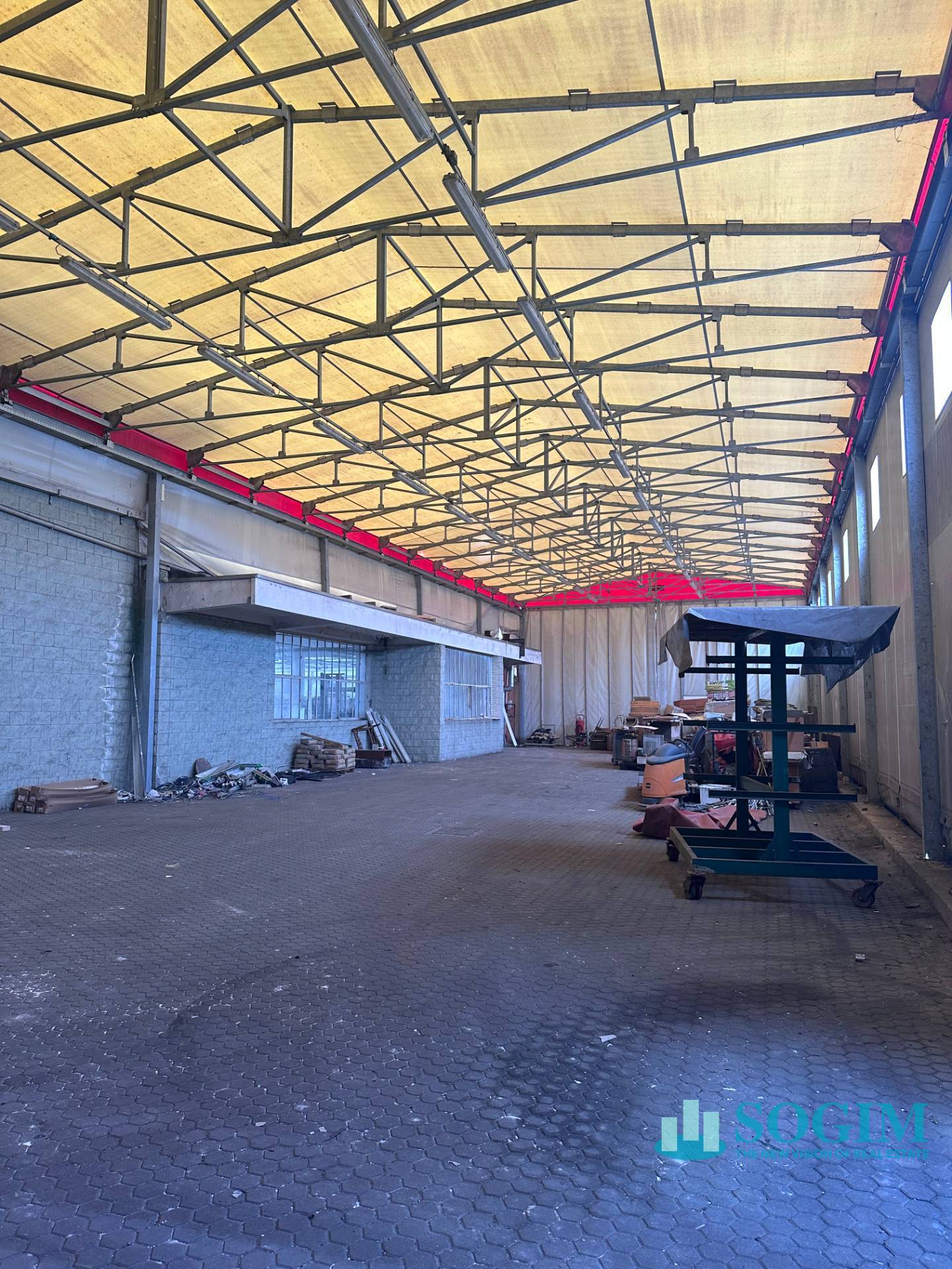 Capannone in affitto a Seveso