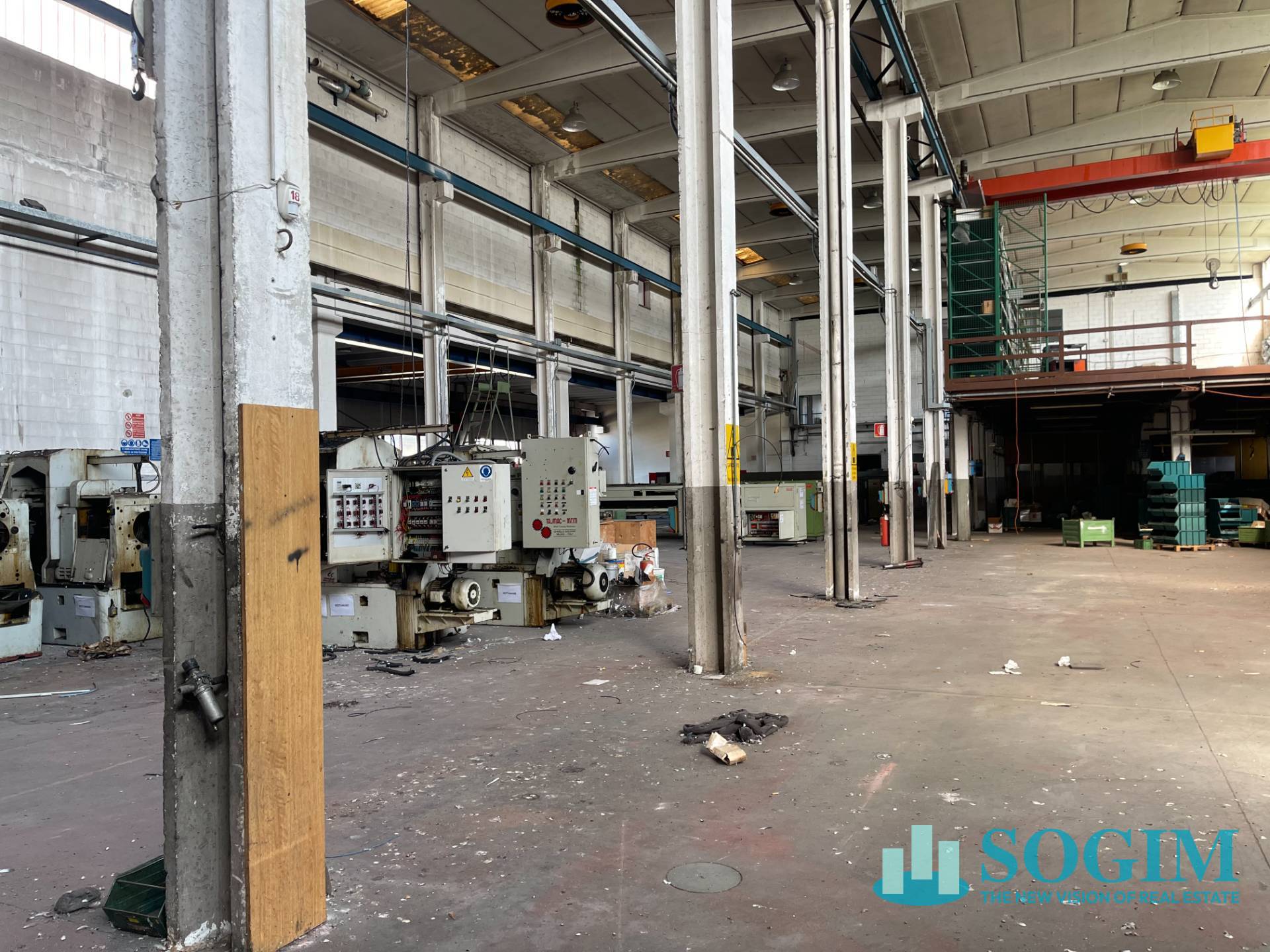 Capannone in vendita a Bussero