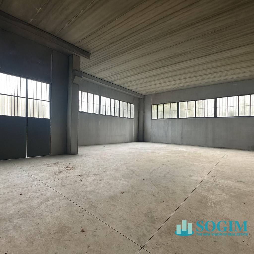 Capannone in vendita a Muggi