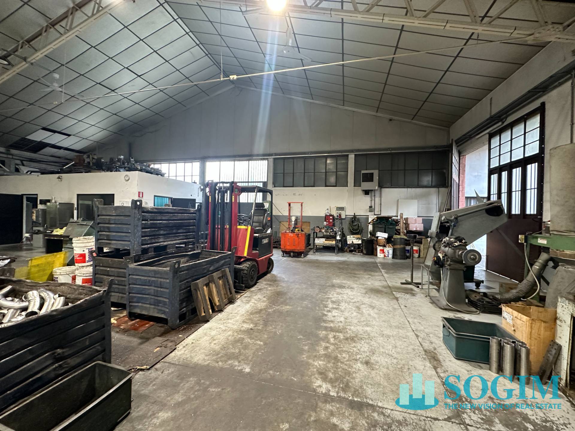 Capannone in vendita a Muggi