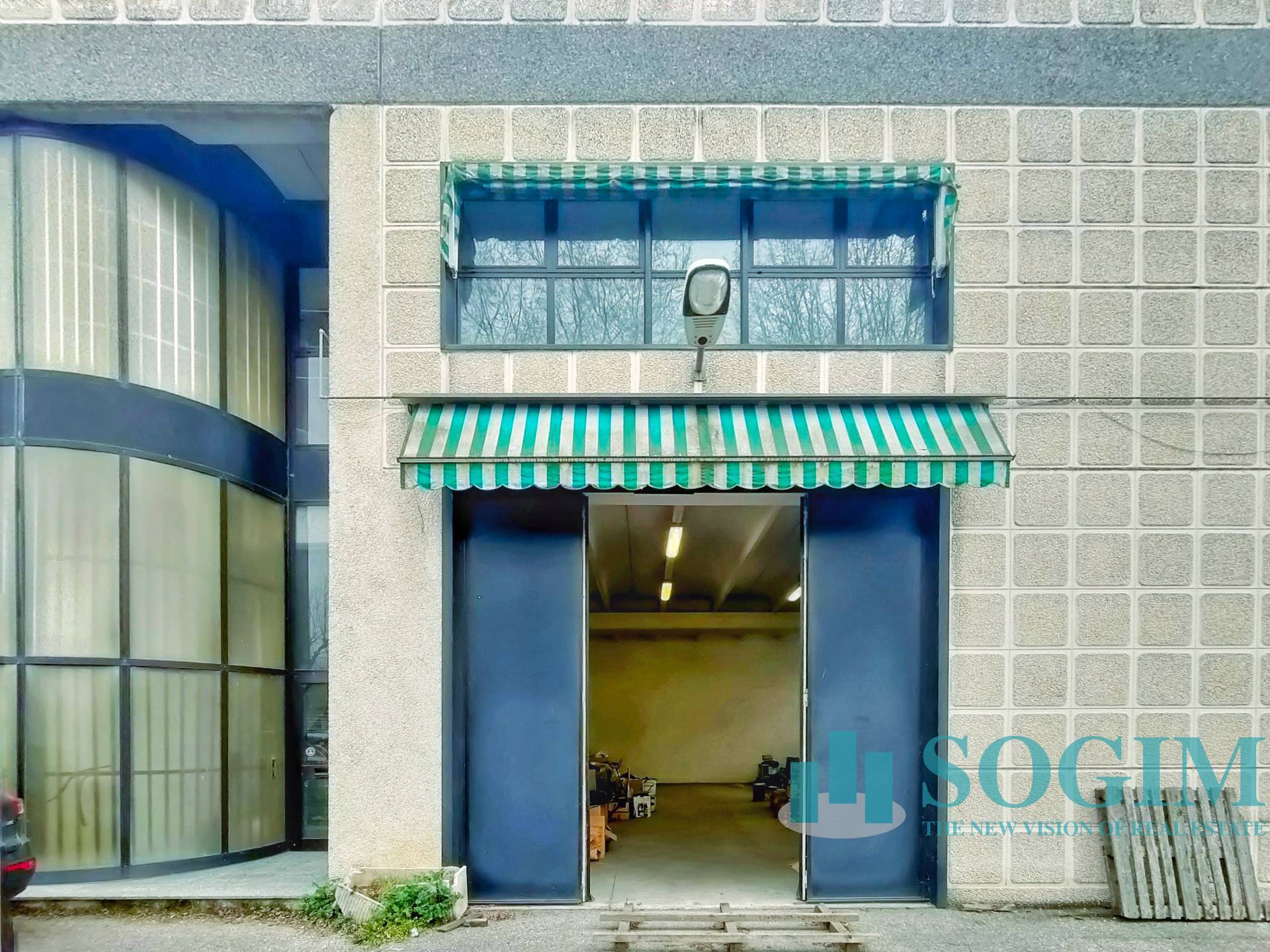 Capannone + Palazzina Uffici in affitto a Opera