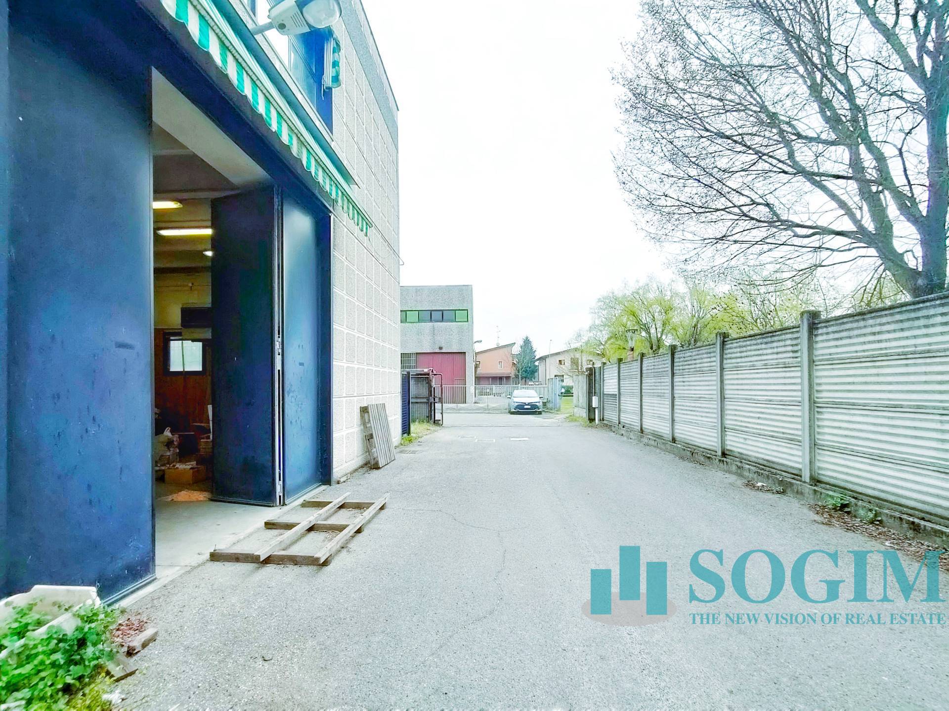 Capannone + Palazzina Uffici in affitto a Opera