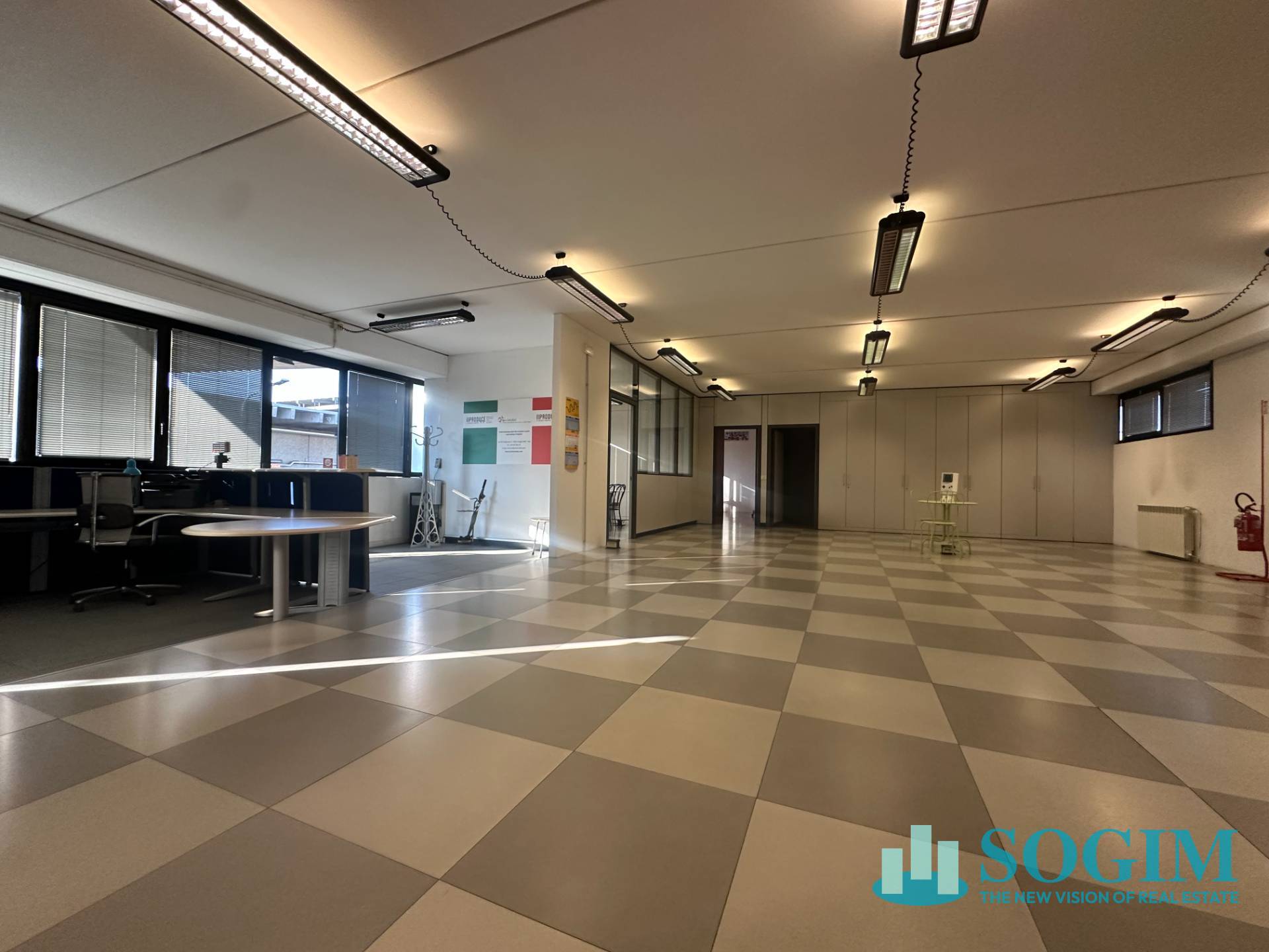 Ufficio in vendita a Muggi