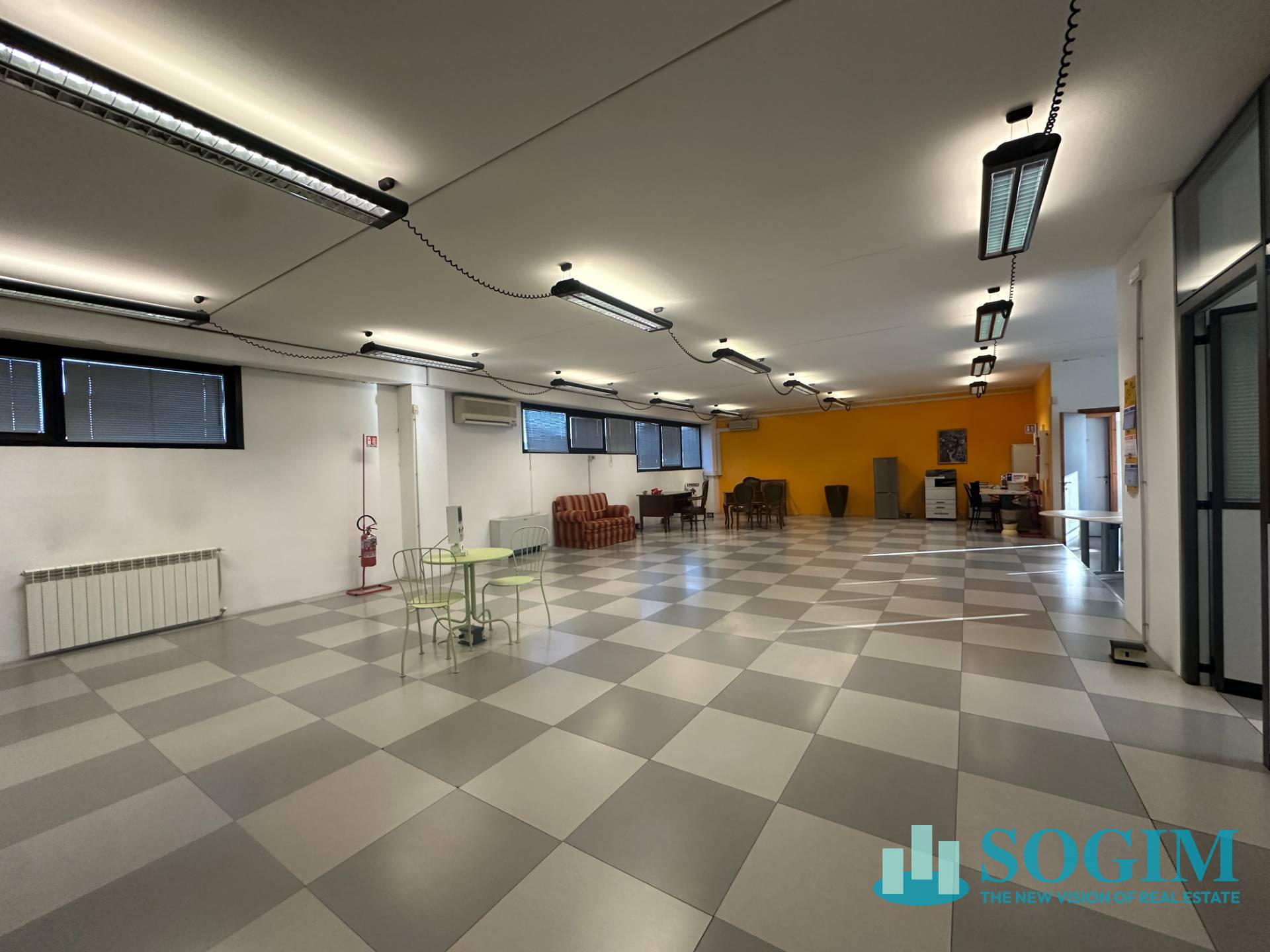 Ufficio in vendita a Muggi