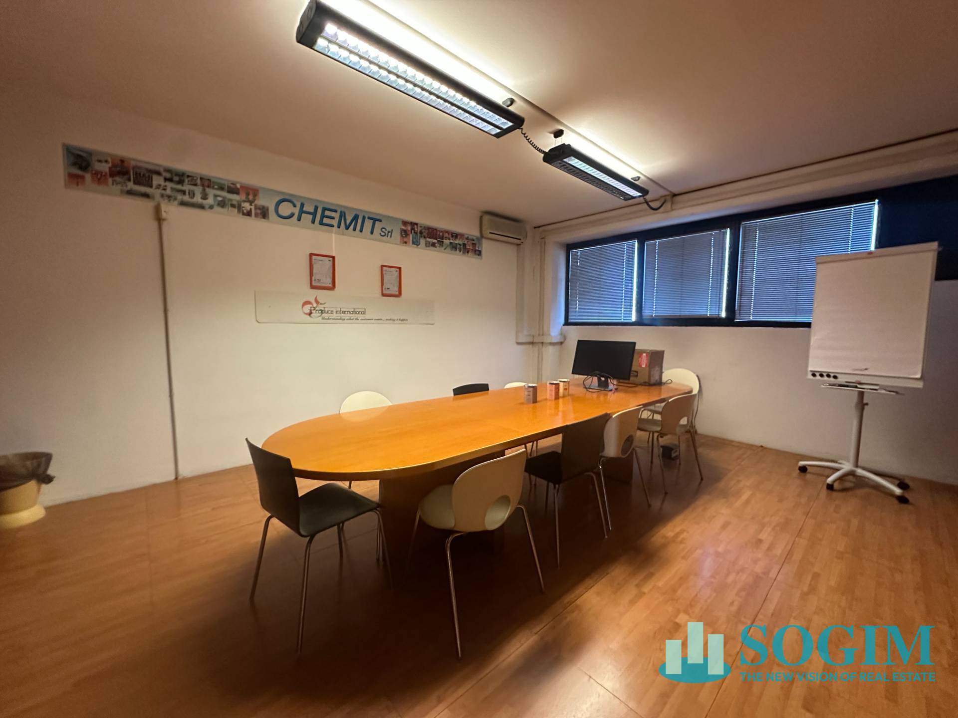 Ufficio in vendita a Muggi