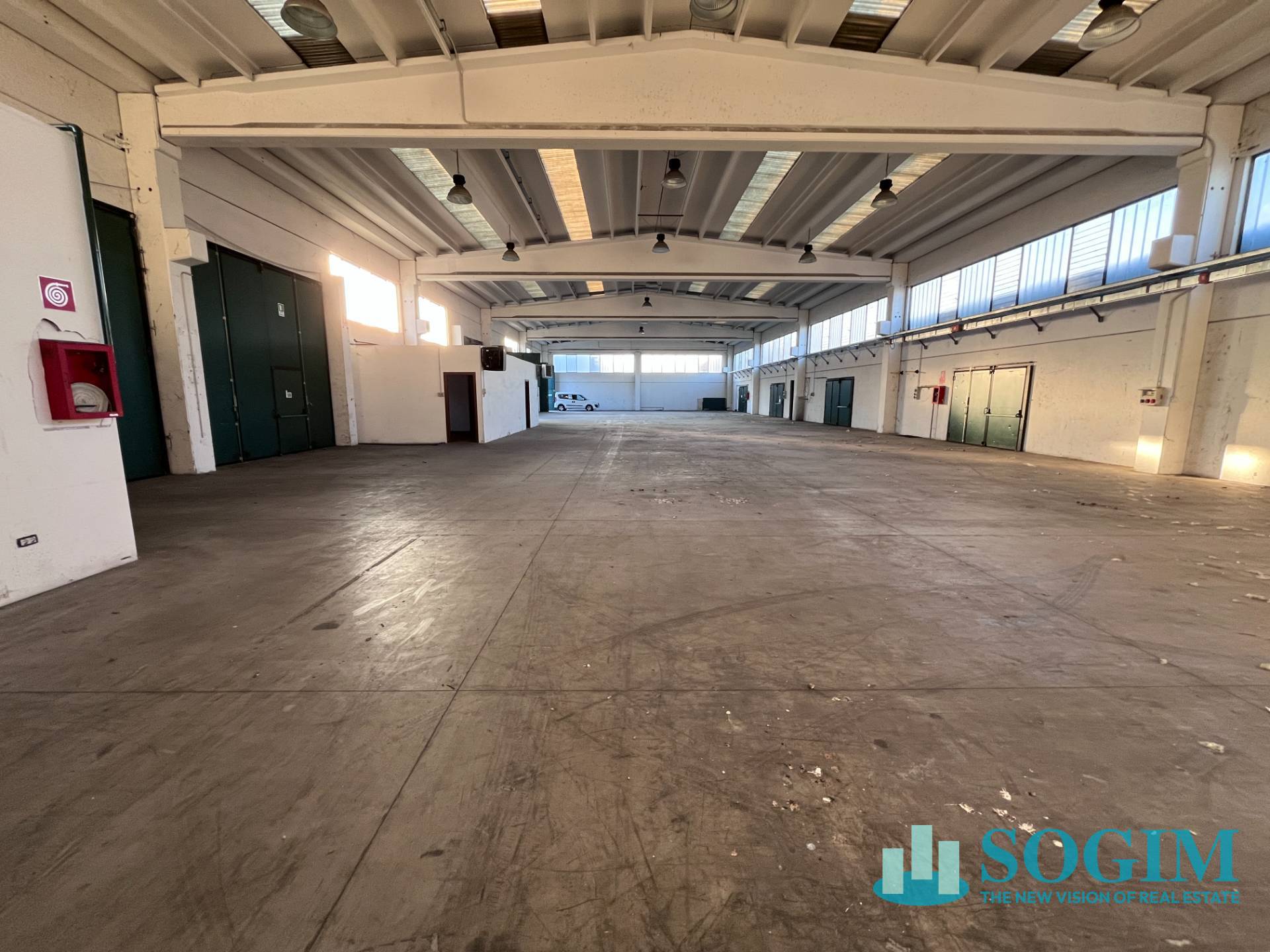 Capannone + Palazzina Uffici in affitto a Gaggiano