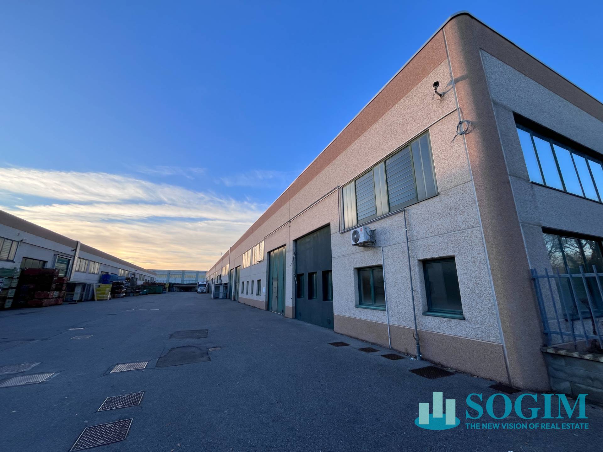 Capannone + Palazzina Uffici in affitto a Gaggiano