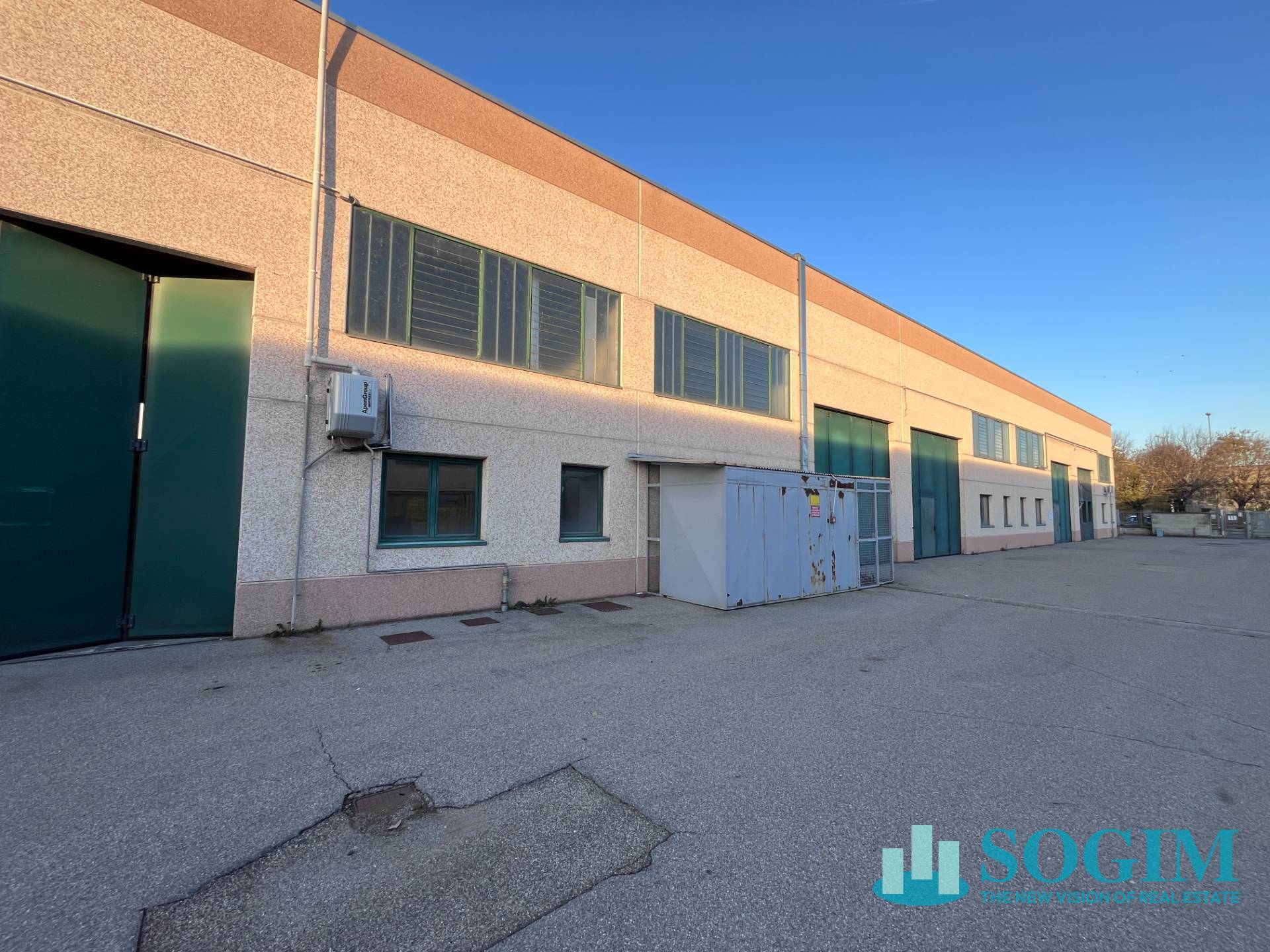 Capannone + Palazzina Uffici in affitto a Gaggiano