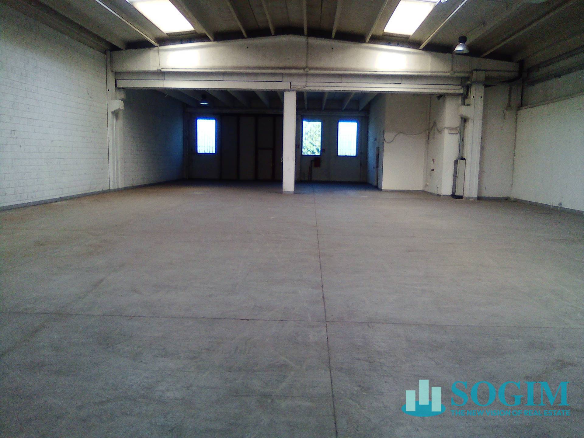 Capannone + Palazzina Uffici in affitto a Cusago