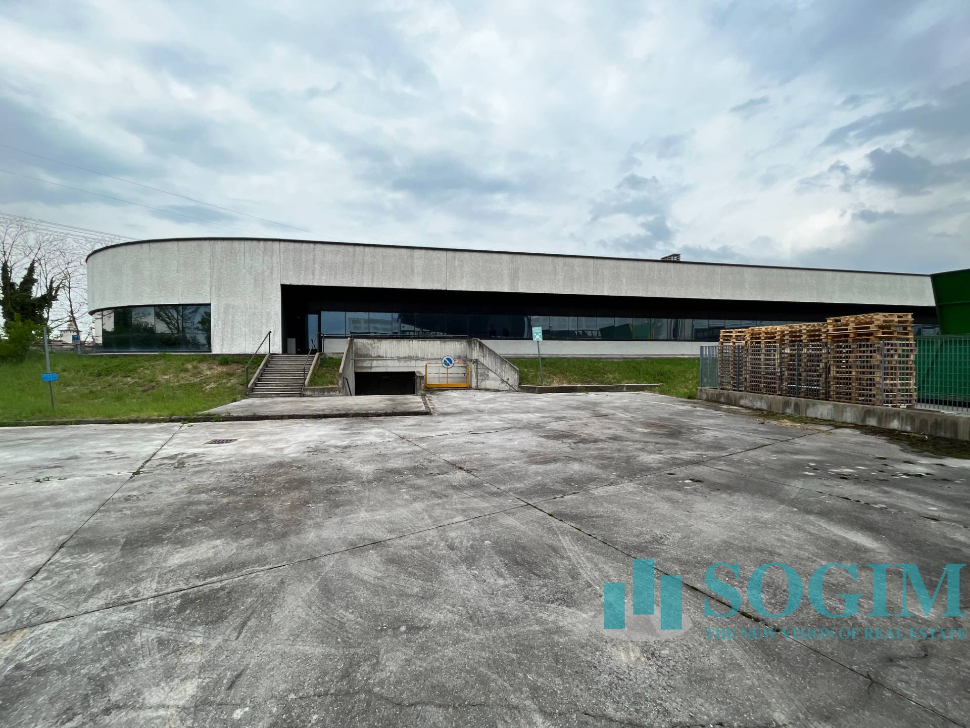 Immobile commerciale in affitto a Cusago