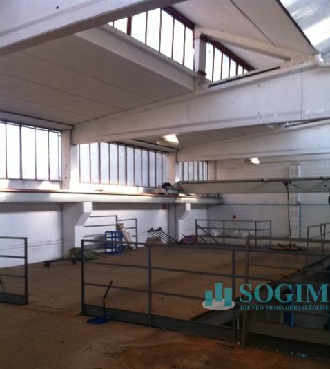 Capannone in vendita a Legnano