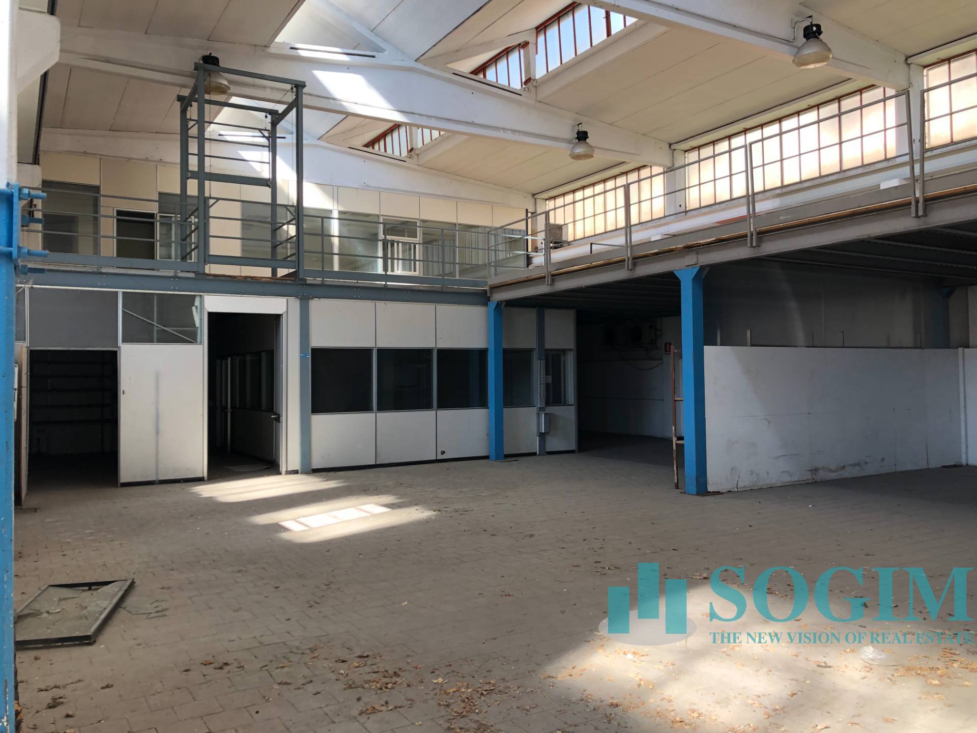 Capannone in vendita a Legnano