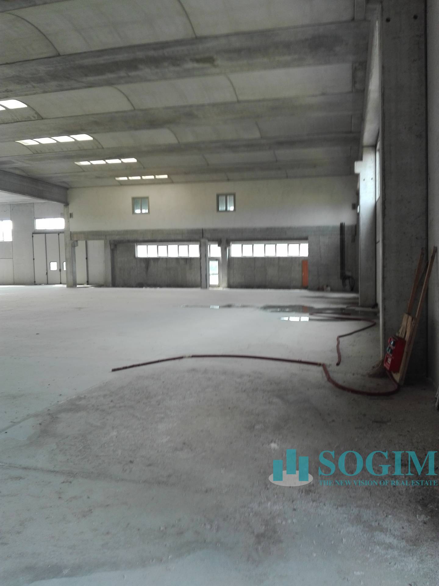 Capannone in vendita a Dairago