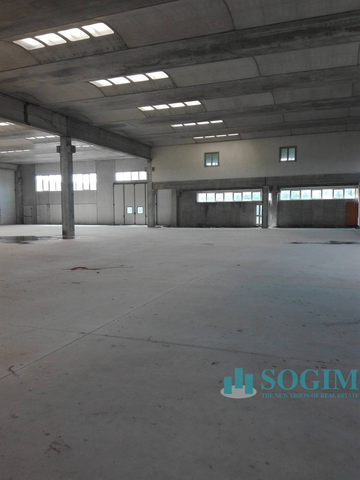 Capannone in vendita a Dairago