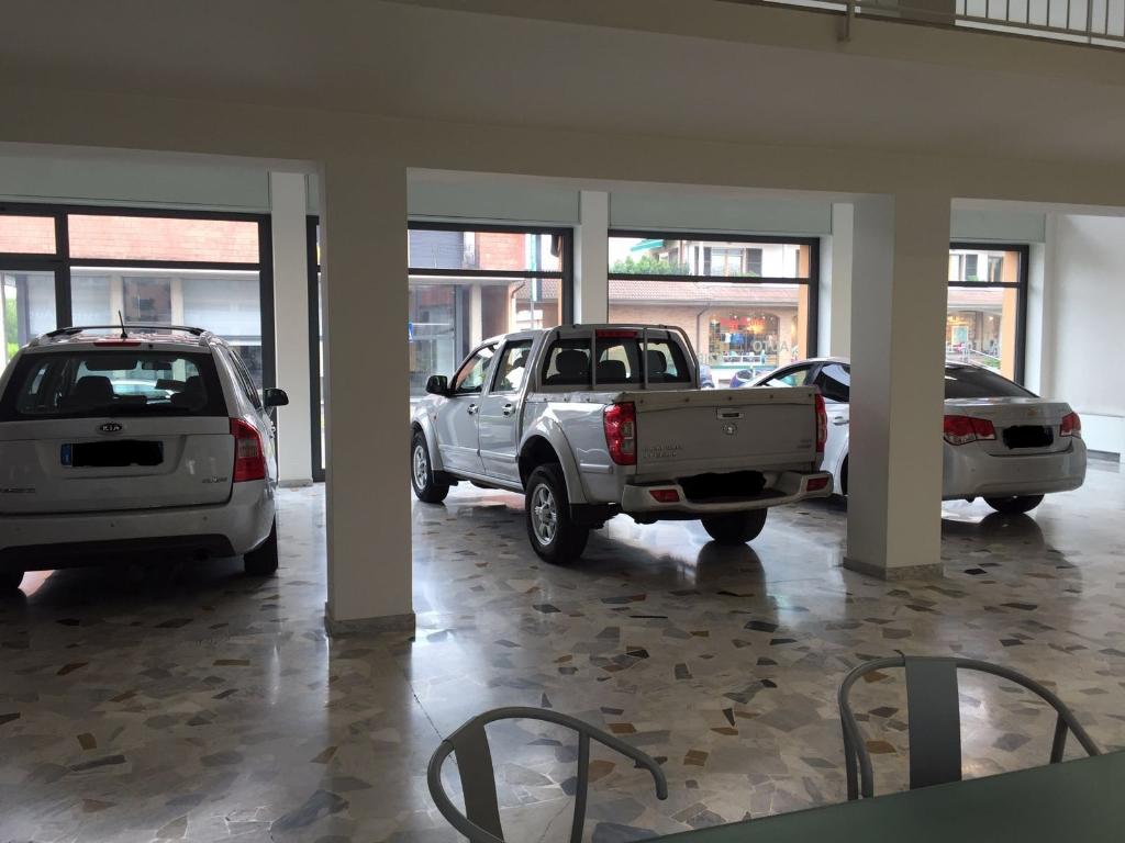 Immobile commerciale in vendita a Limbiate