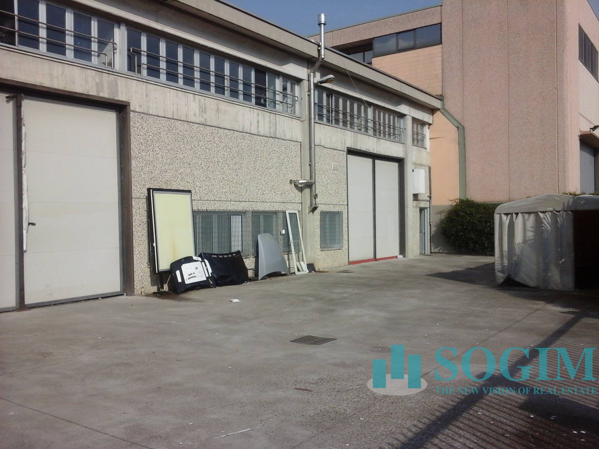 Capannone in vendita a Pogliano Milanese