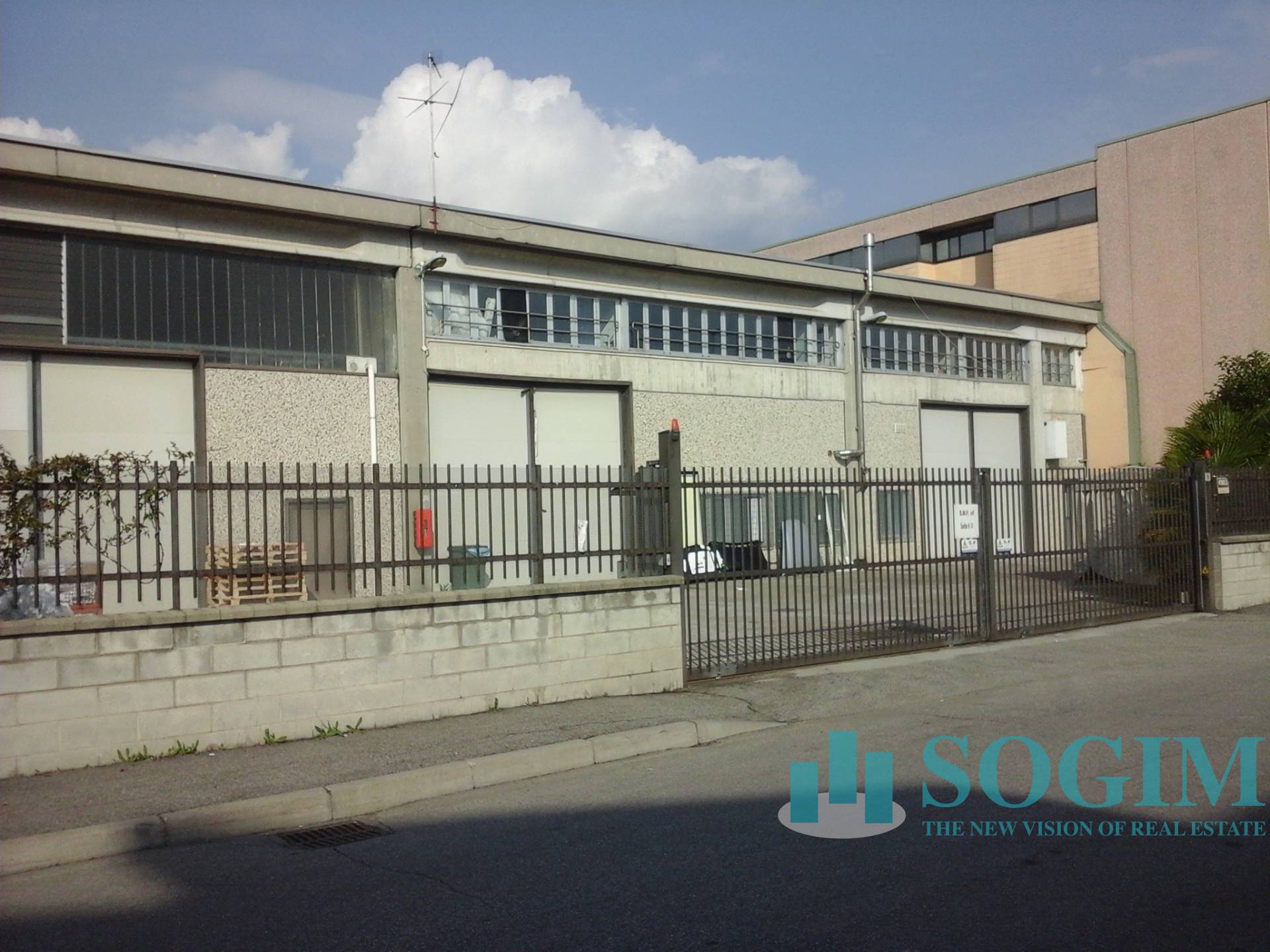 Capannone in vendita a Pogliano Milanese