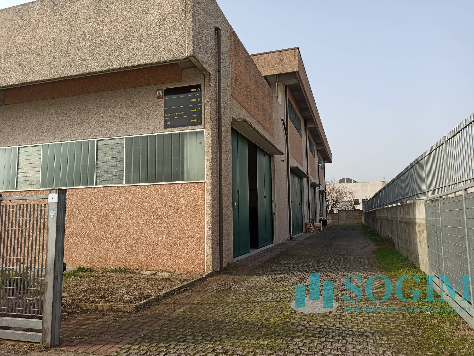 Capannone in vendita a Trezzano Rosa