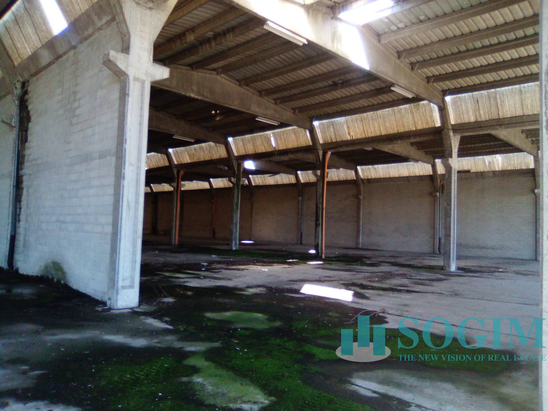 Capannone + Palazzina Uffici in vendita a Bareggio