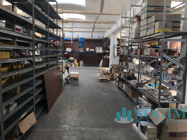 Capannone in vendita a Garbagnate Milanese