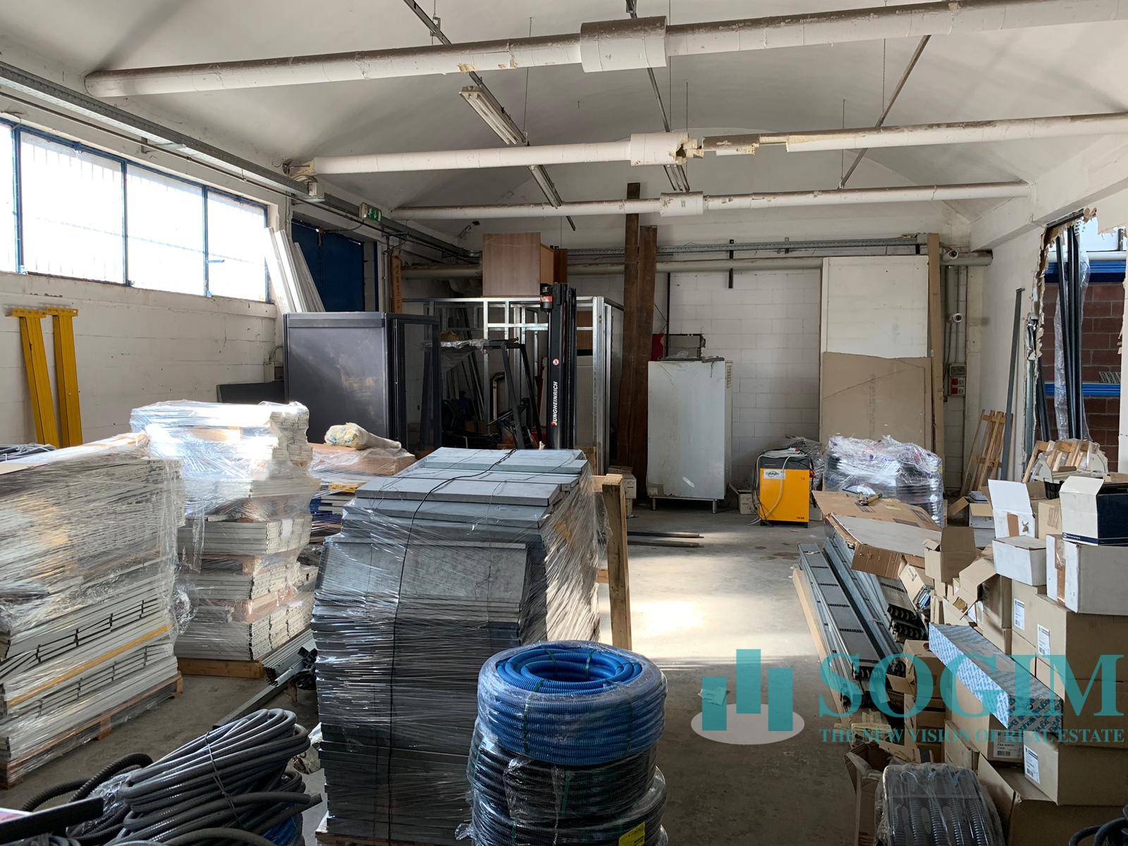 Capannone in vendita a Garbagnate Milanese