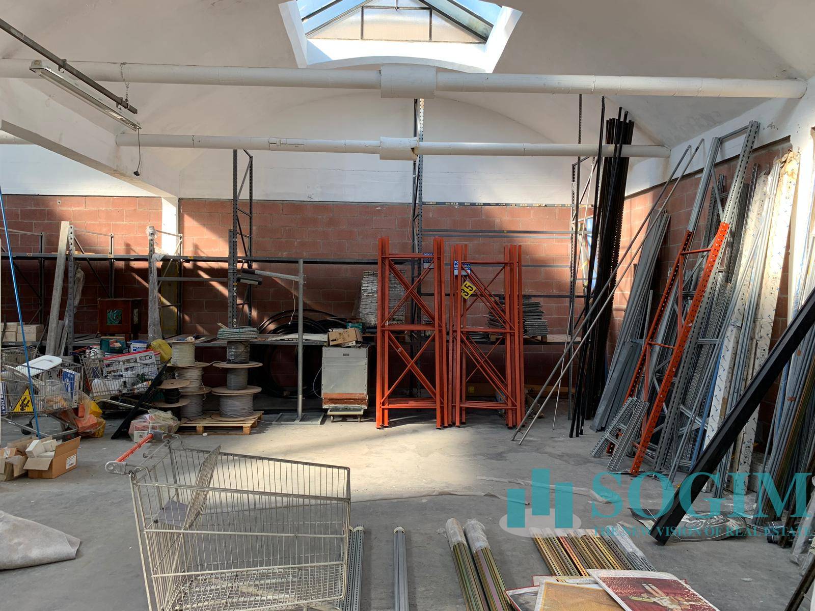 Capannone in vendita a Garbagnate Milanese