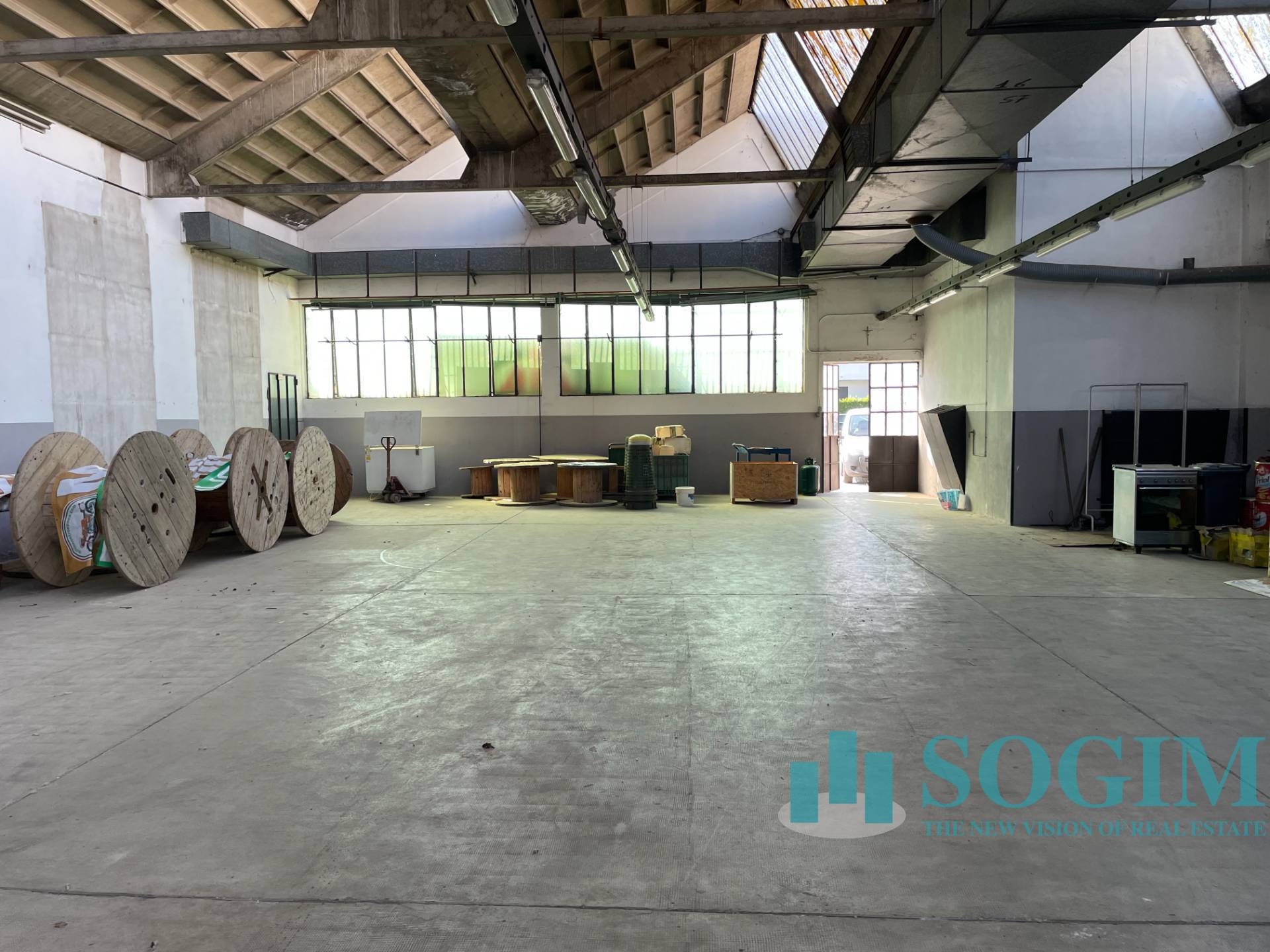 Immobile commerciale in affitto a Cornate d'Adda