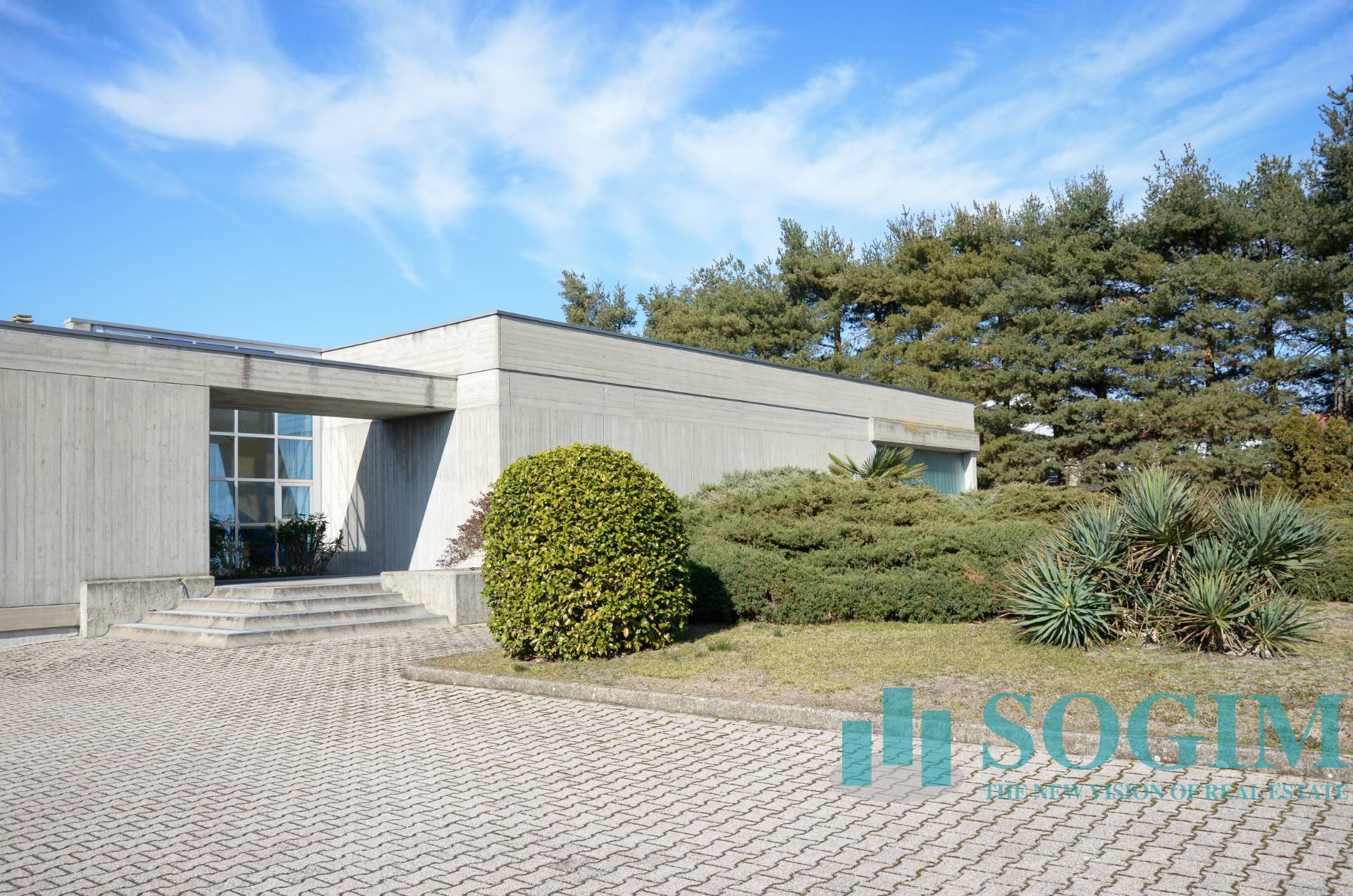 Capannone + Palazzina Uffici in vendita a Golasecca