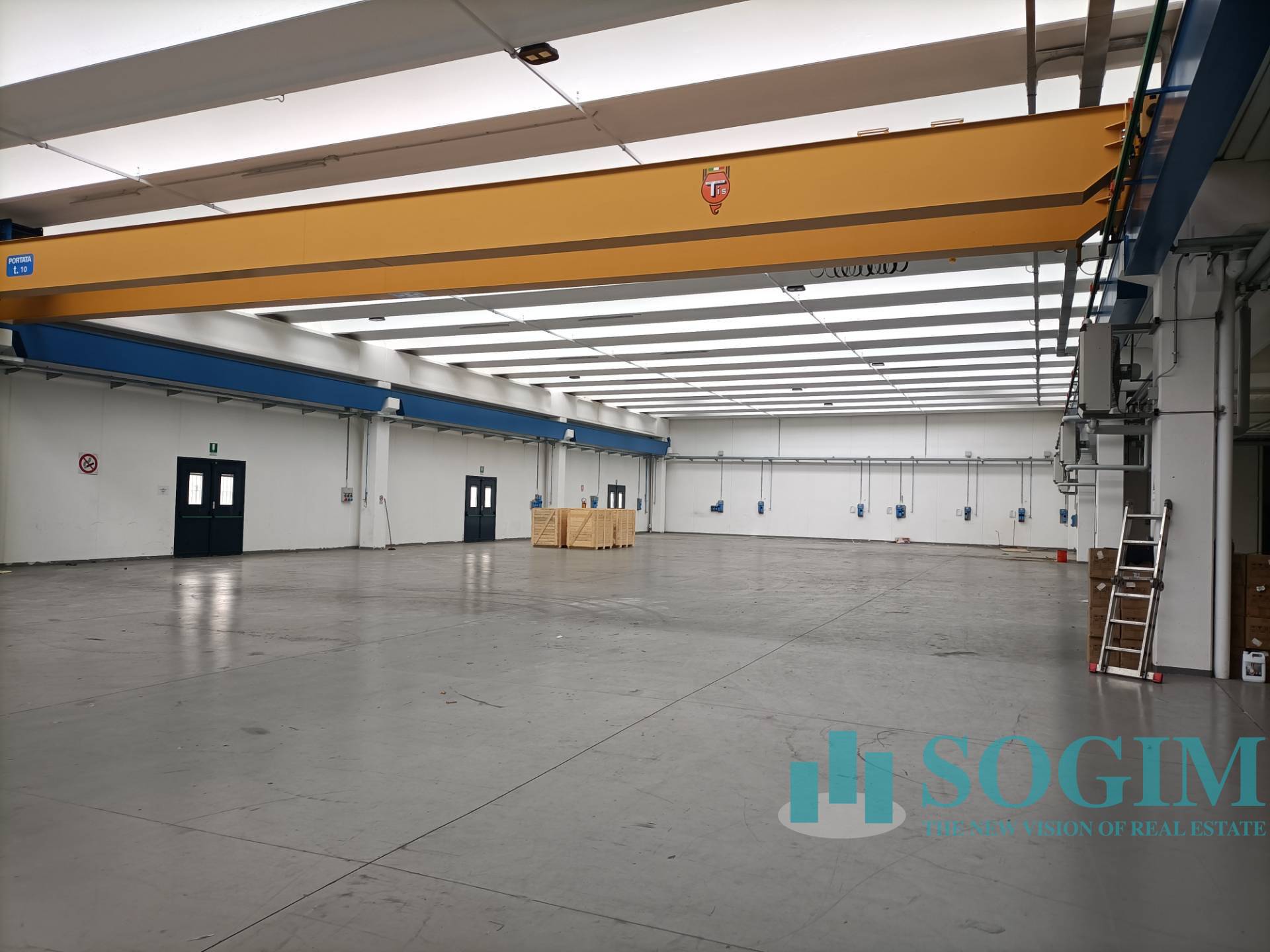 Capannone in affitto a Carate Brianza